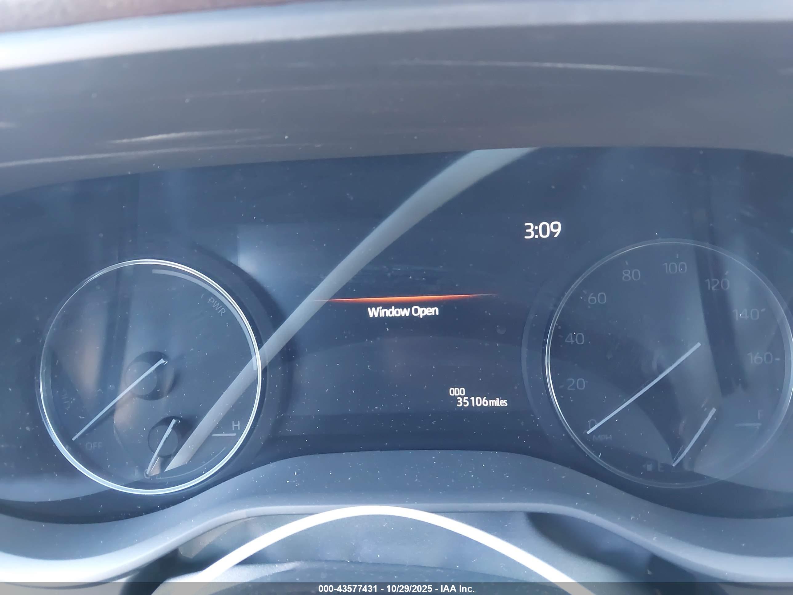 TOYOTA SIENNA image 7