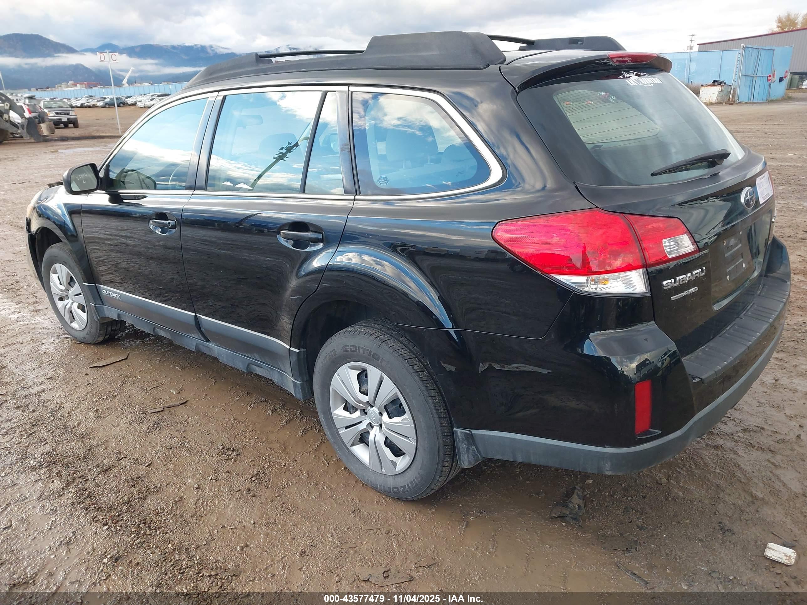 SUBARU OUTBACK image 3