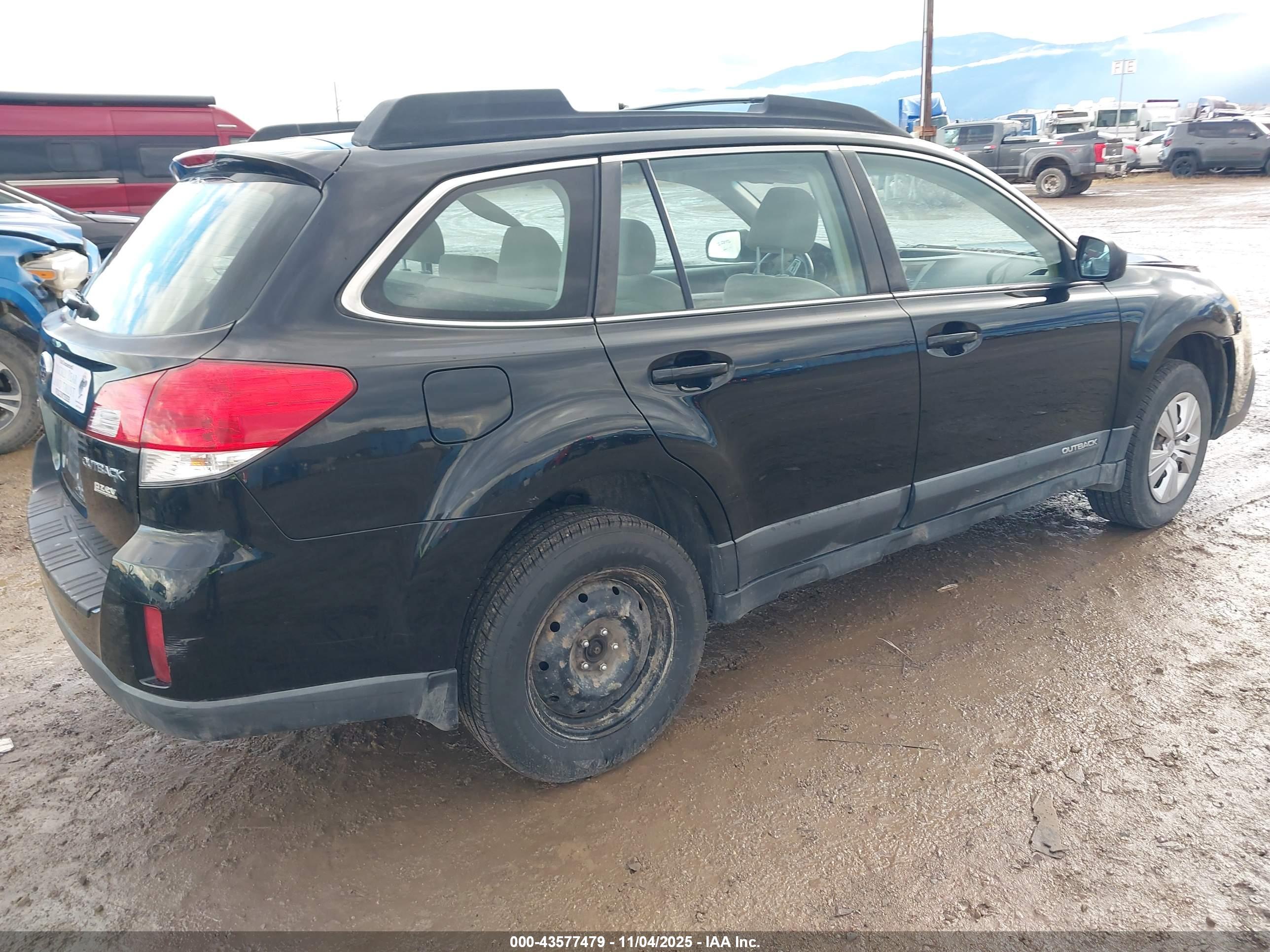 SUBARU OUTBACK image 4