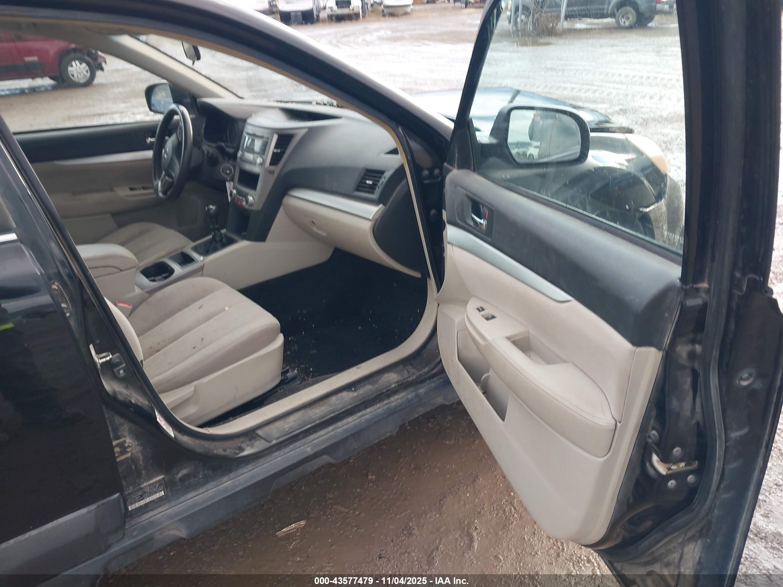 SUBARU OUTBACK image 5