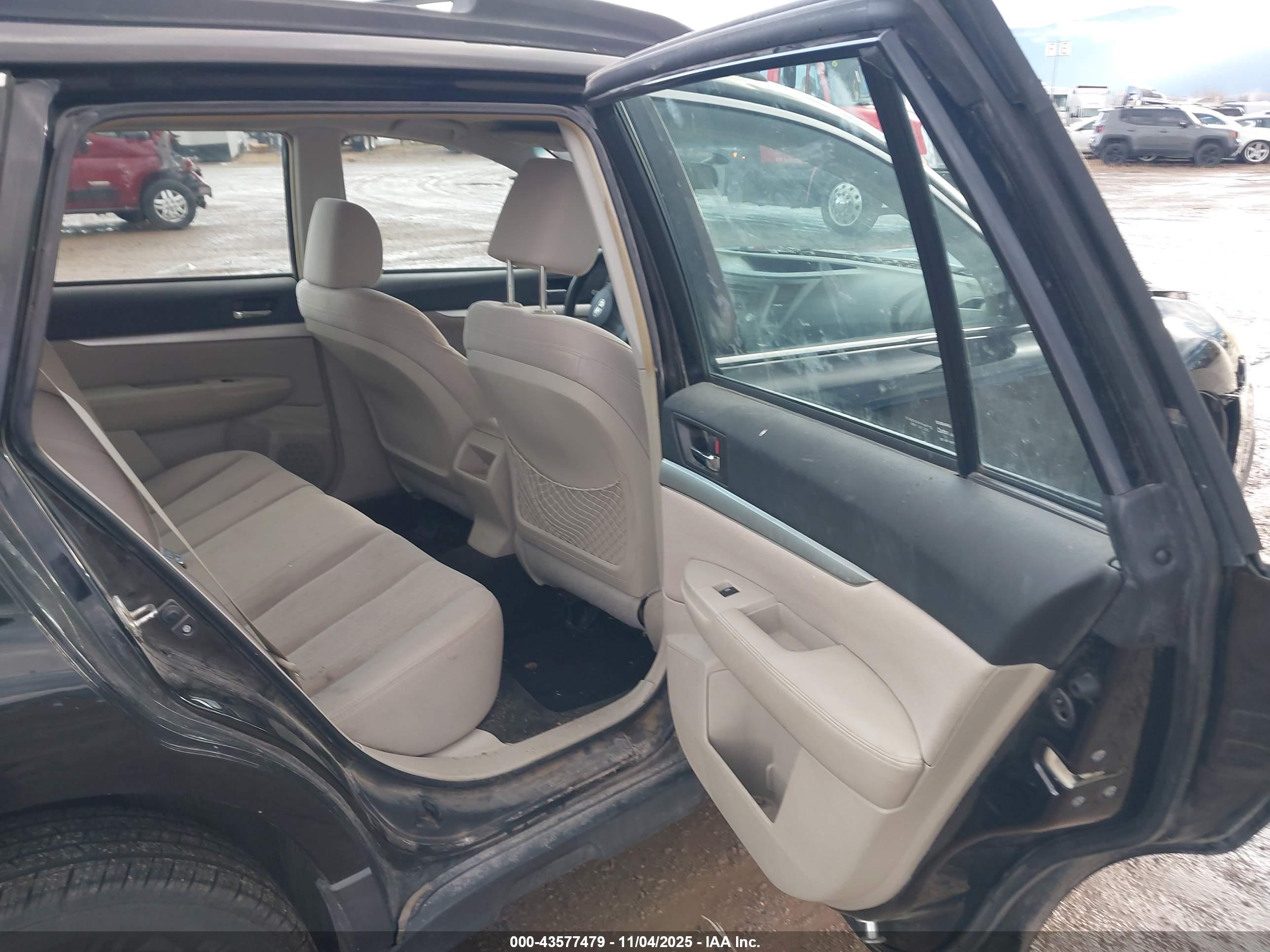 SUBARU OUTBACK image 8