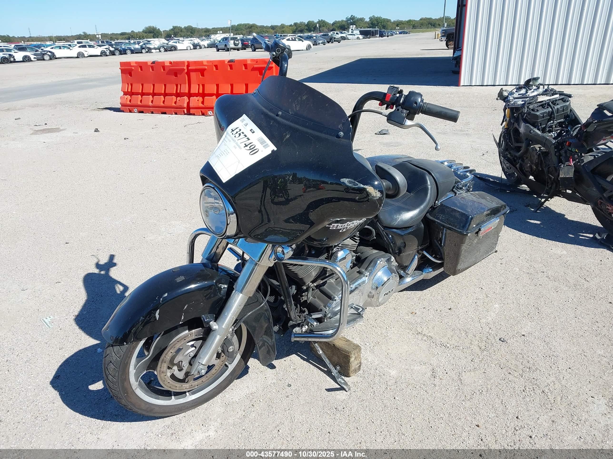 HARLEY-DAVIDSON FLHX image 2