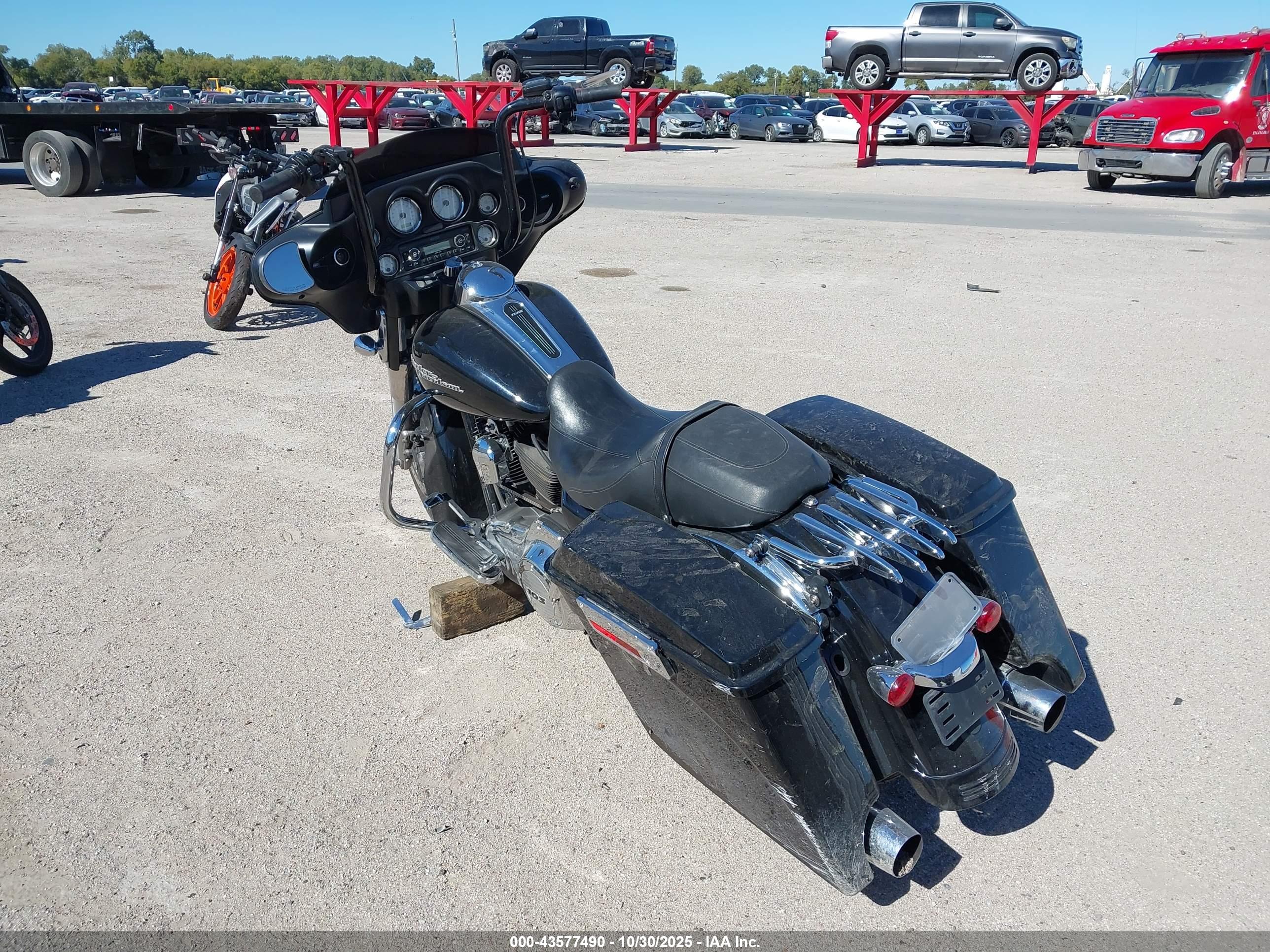 HARLEY-DAVIDSON FLHX image 3