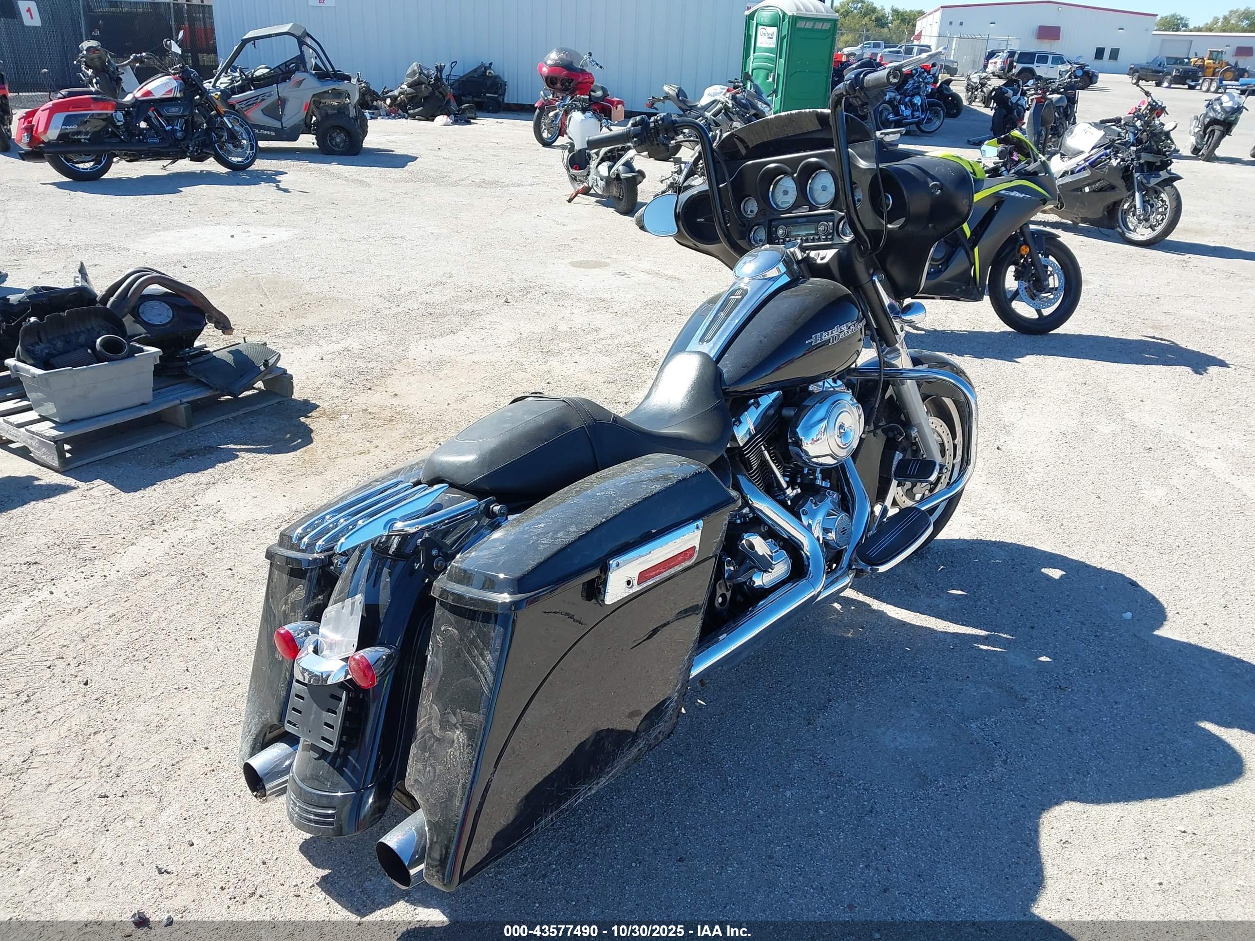 HARLEY-DAVIDSON FLHX image 4