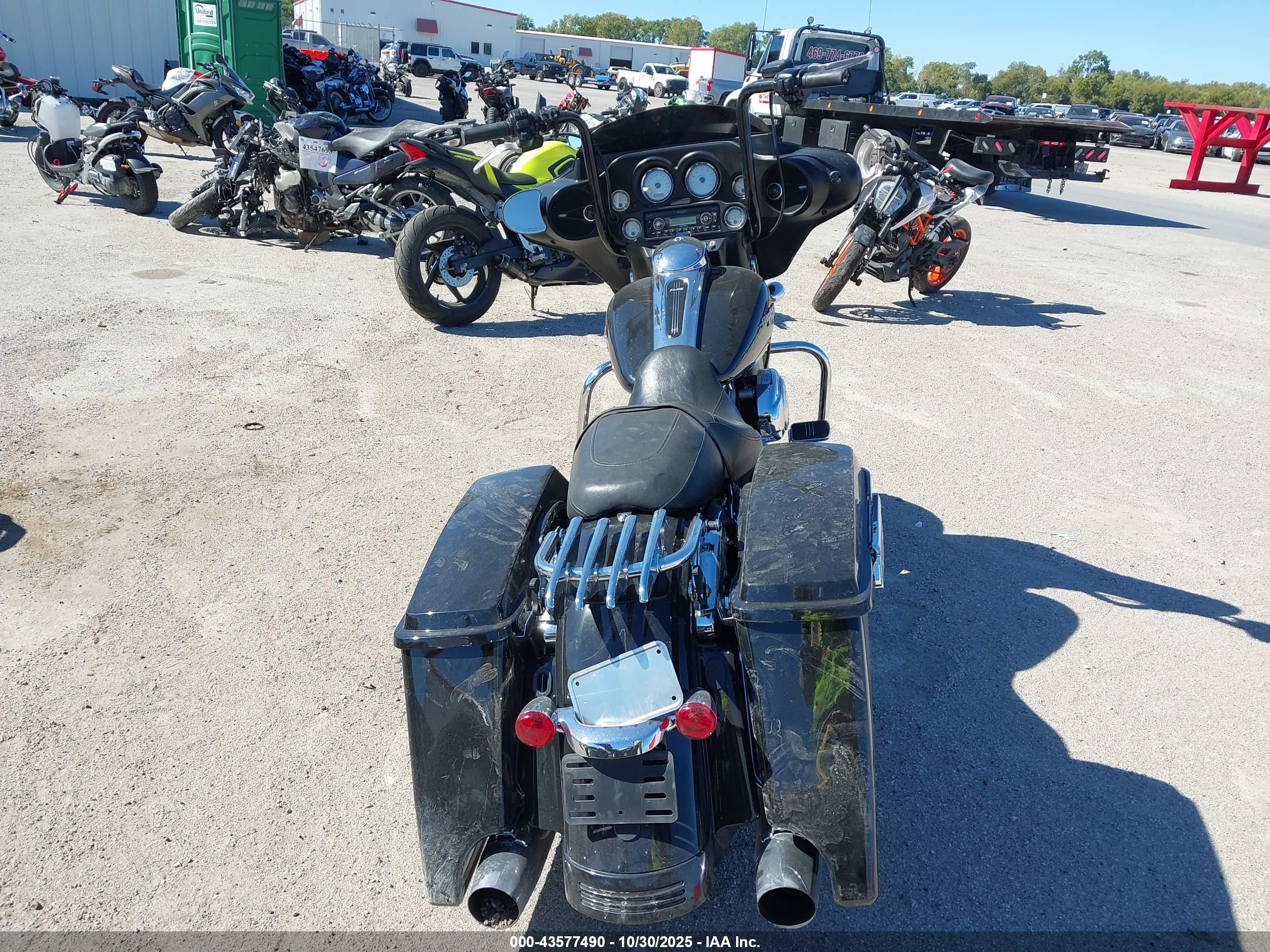 HARLEY-DAVIDSON FLHX image 6