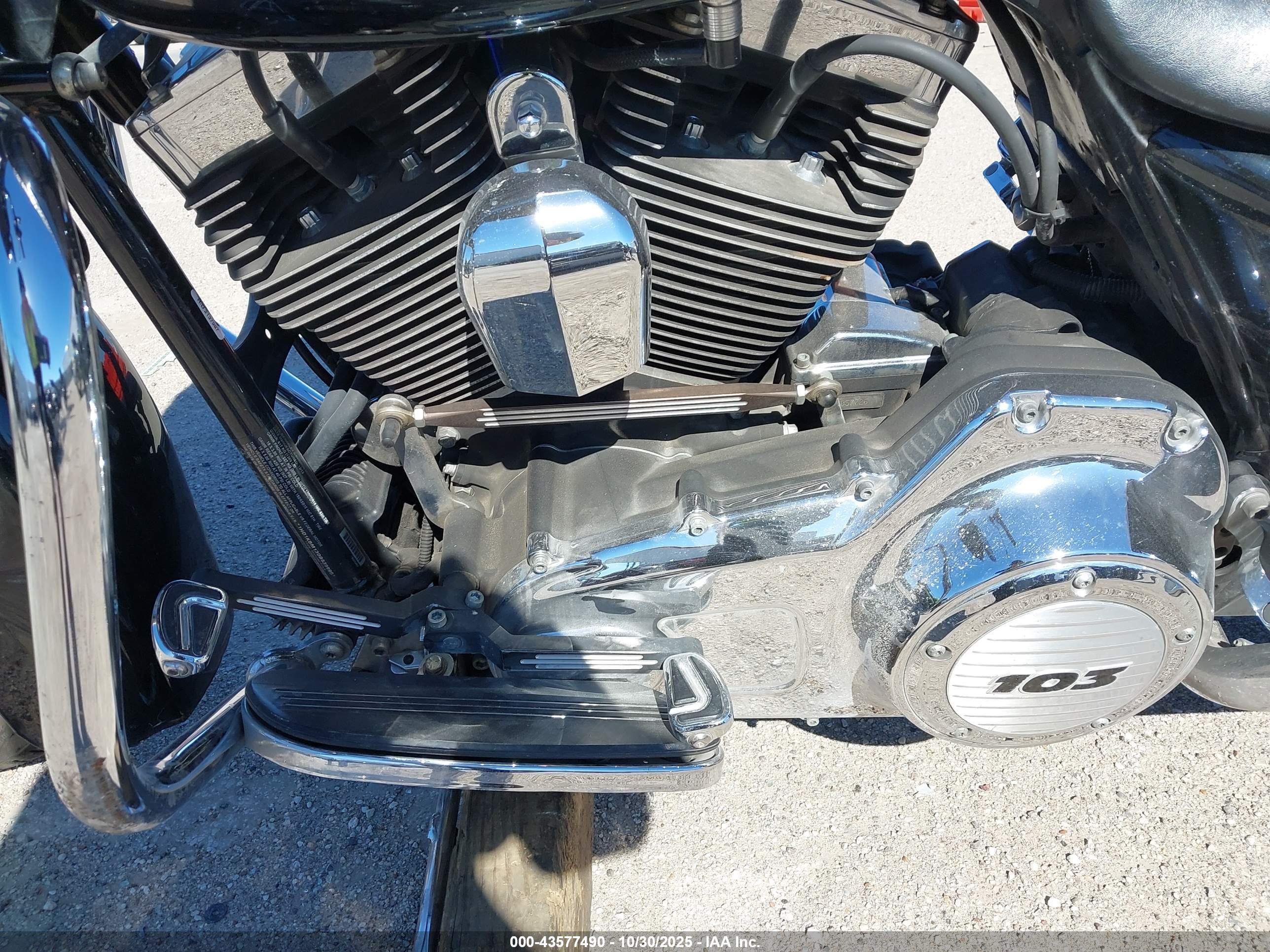 HARLEY-DAVIDSON FLHX image 9