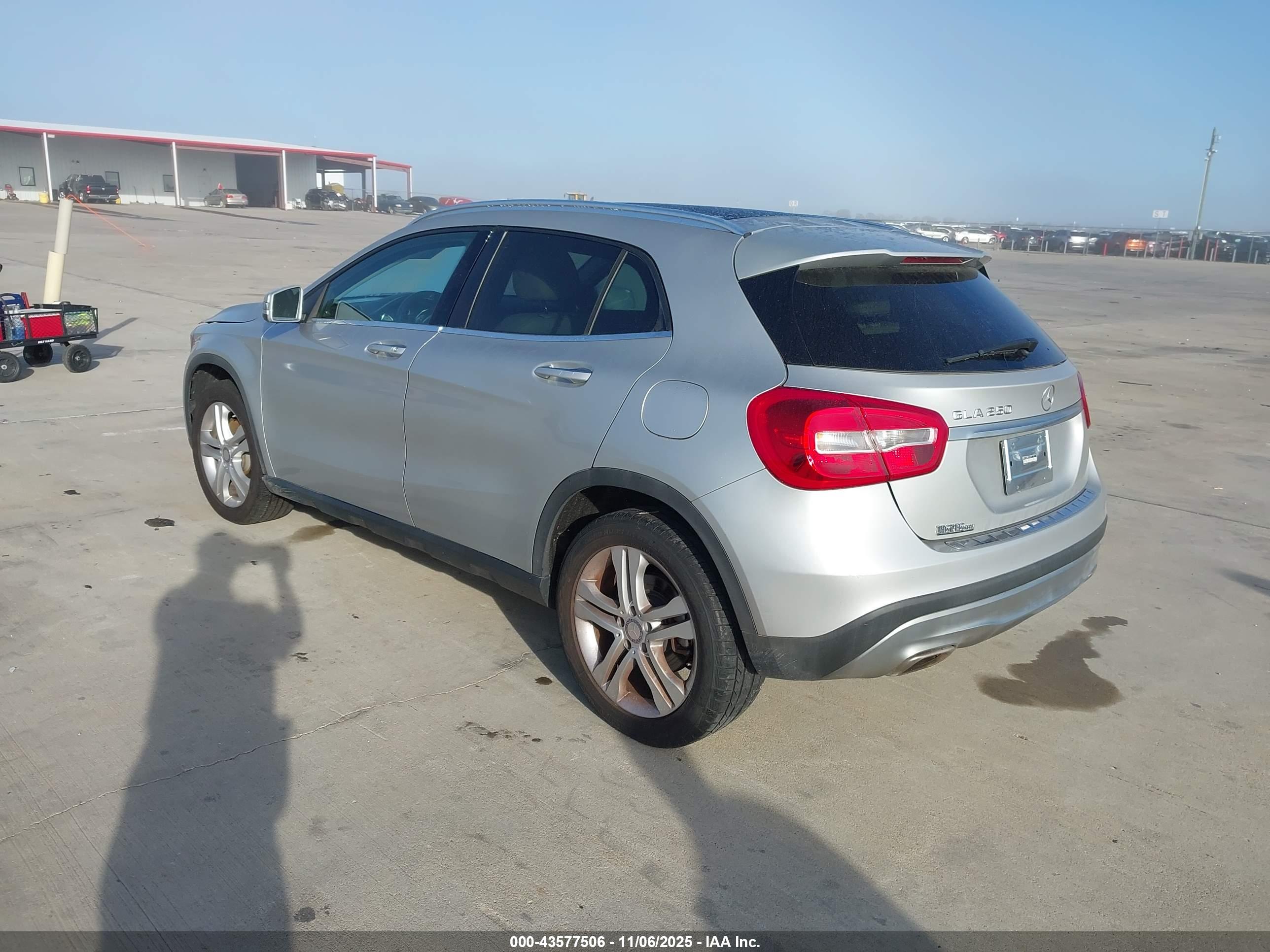 MERCEDES-BENZ GLA image 3