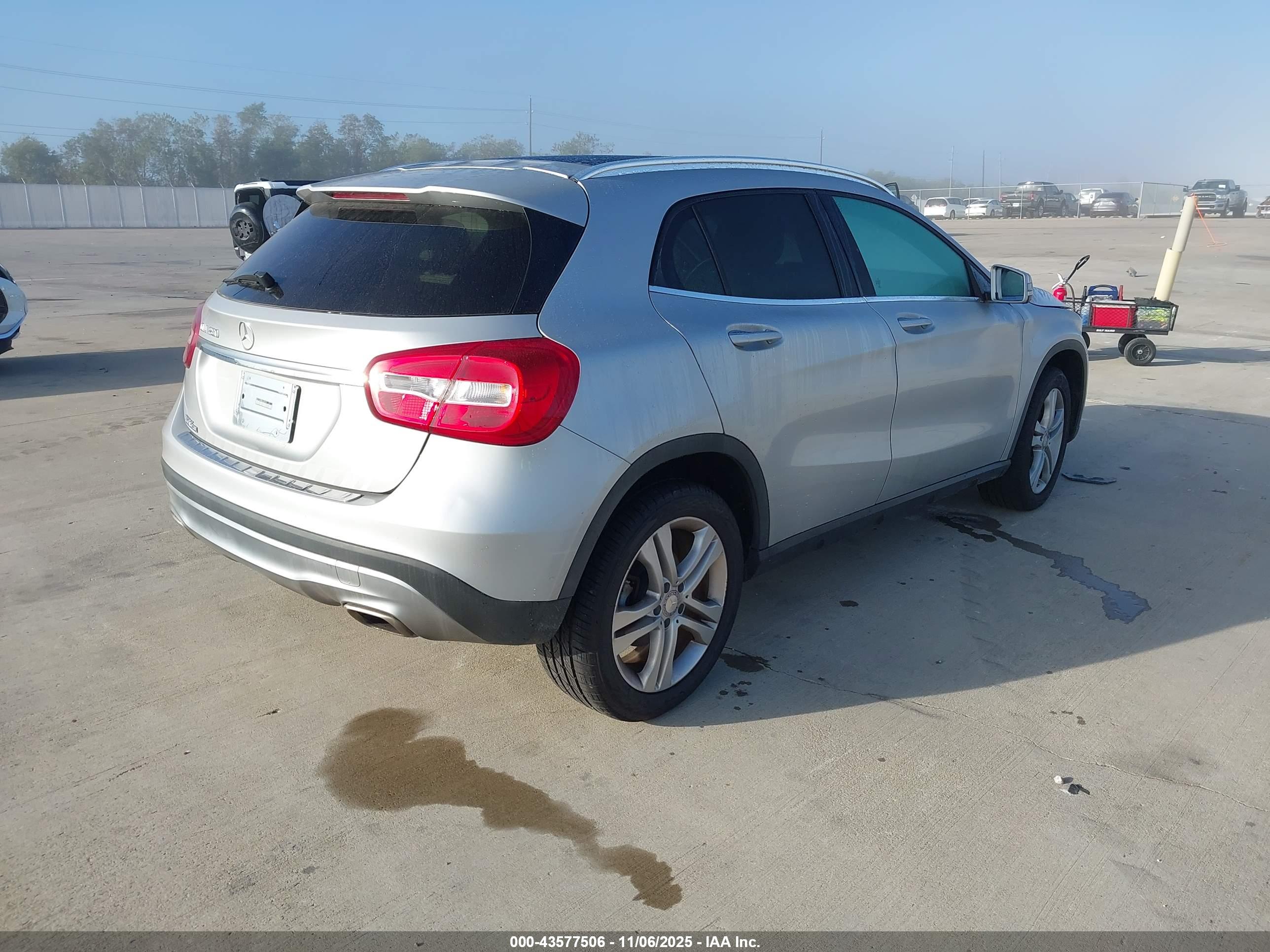 MERCEDES-BENZ GLA image 4