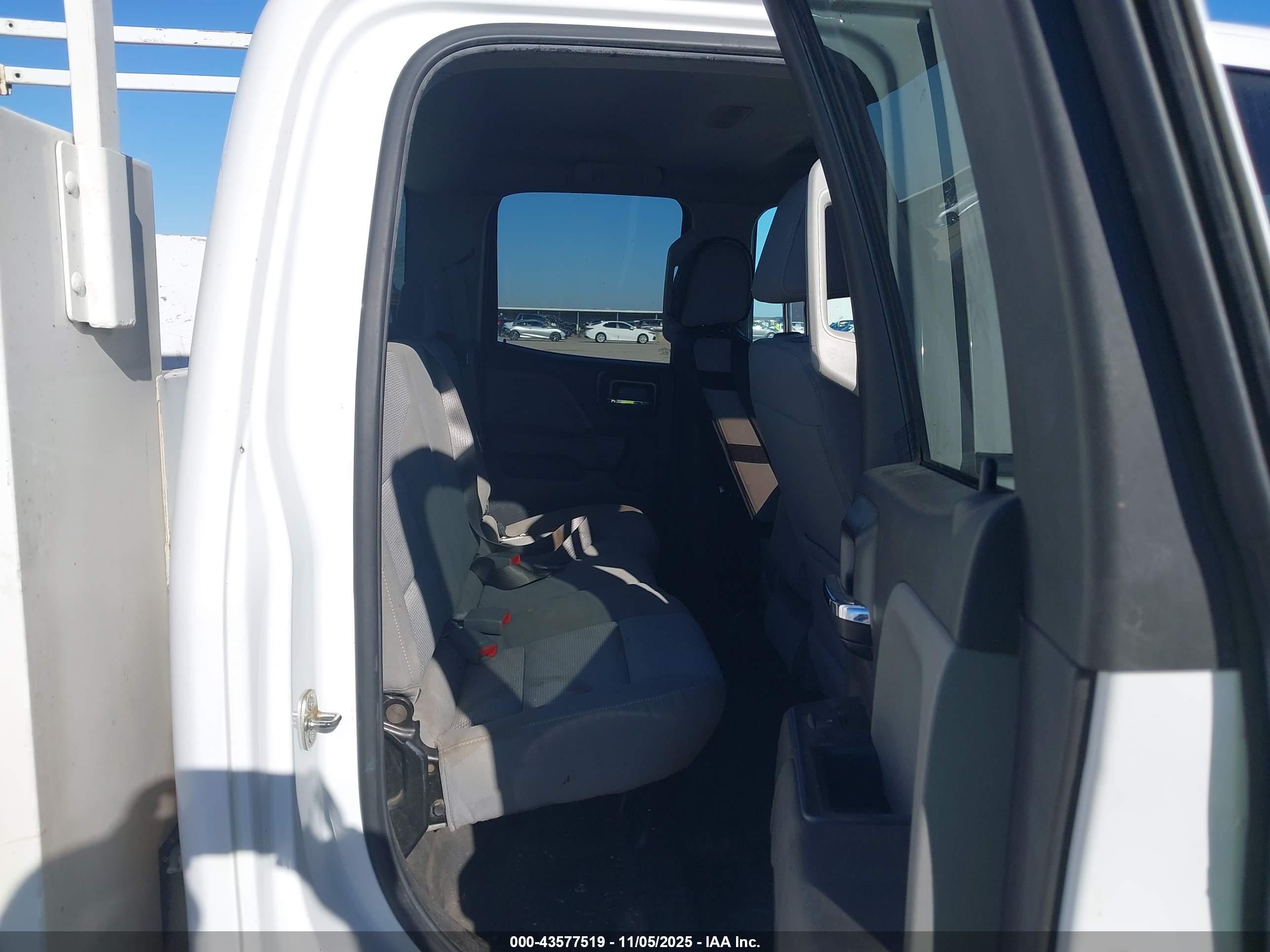 CHEVROLET SILVERADO image 8