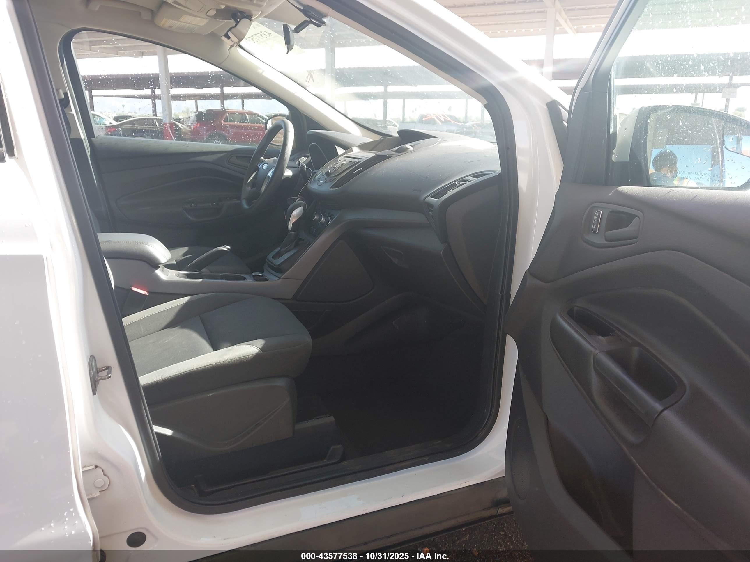 FORD ESCAPE image 5
