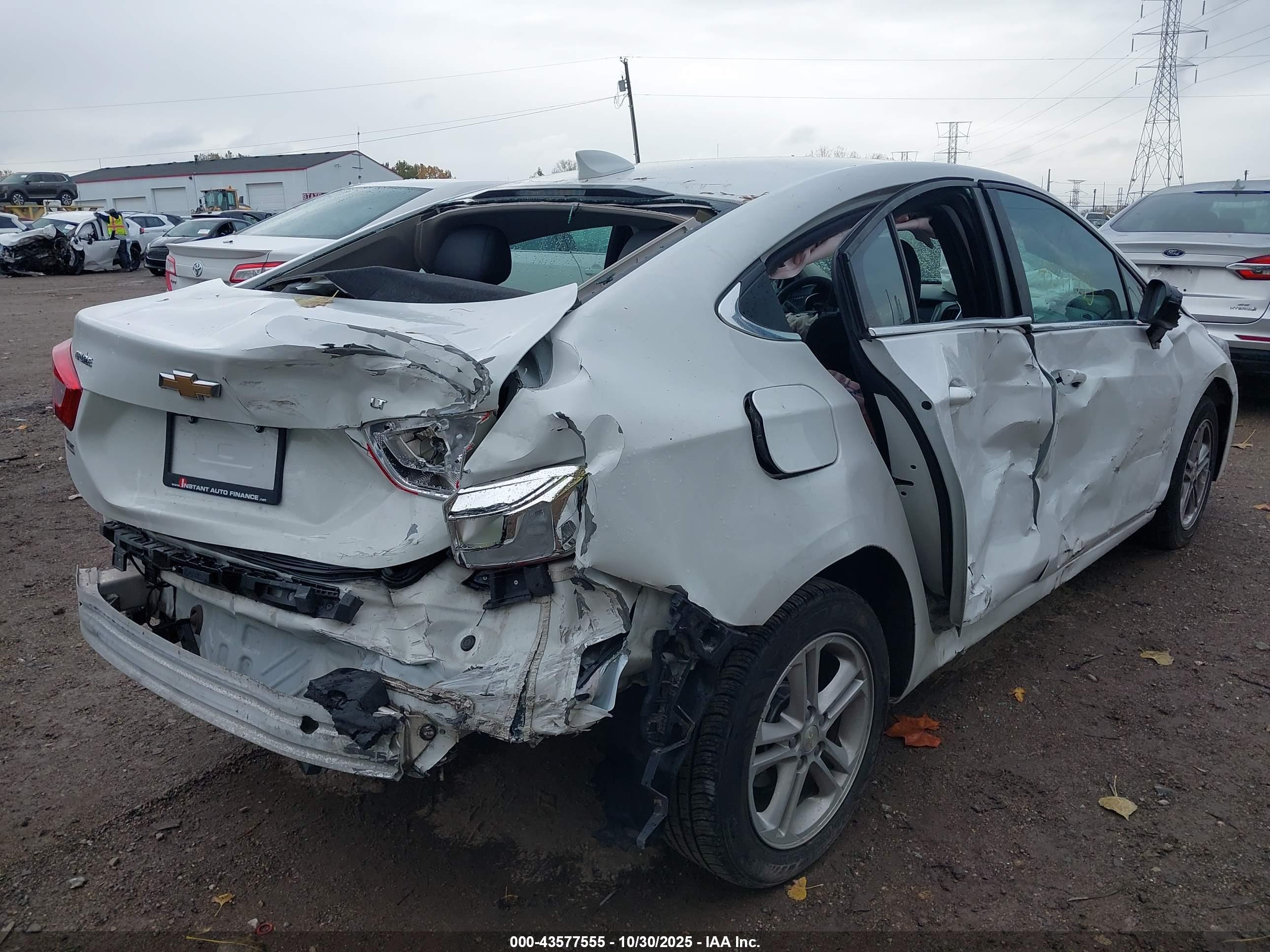 CHEVROLET CRUZE image 4