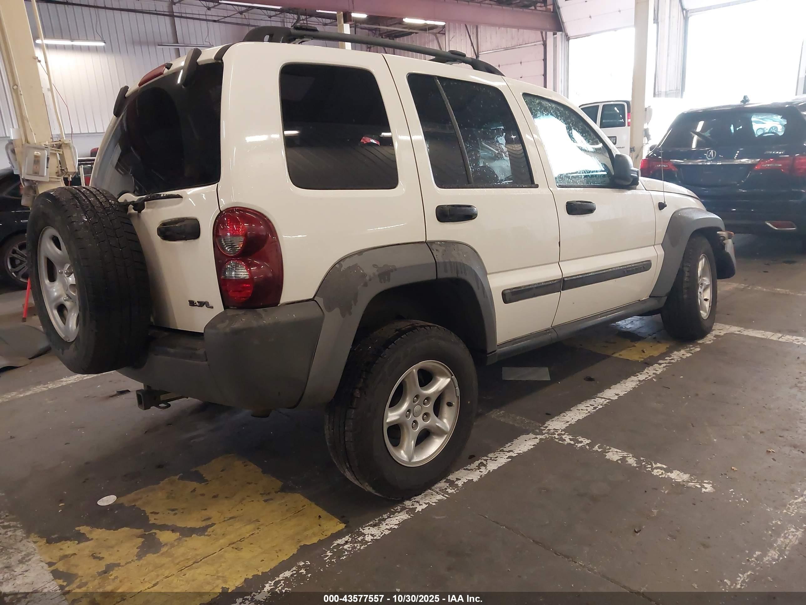 JEEP LIBERTY image 4