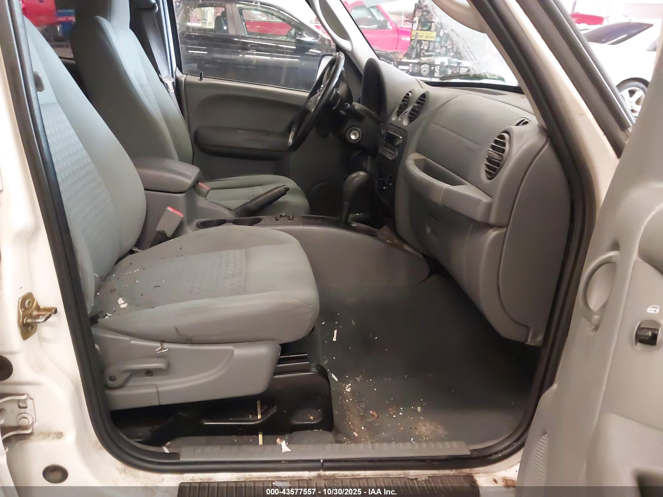 JEEP LIBERTY image 5