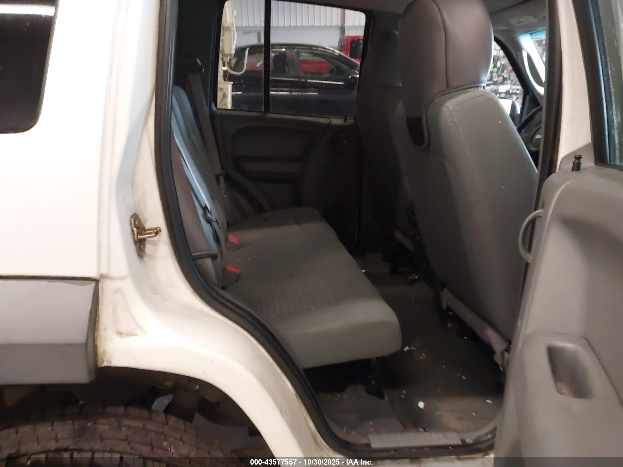 JEEP LIBERTY image 8