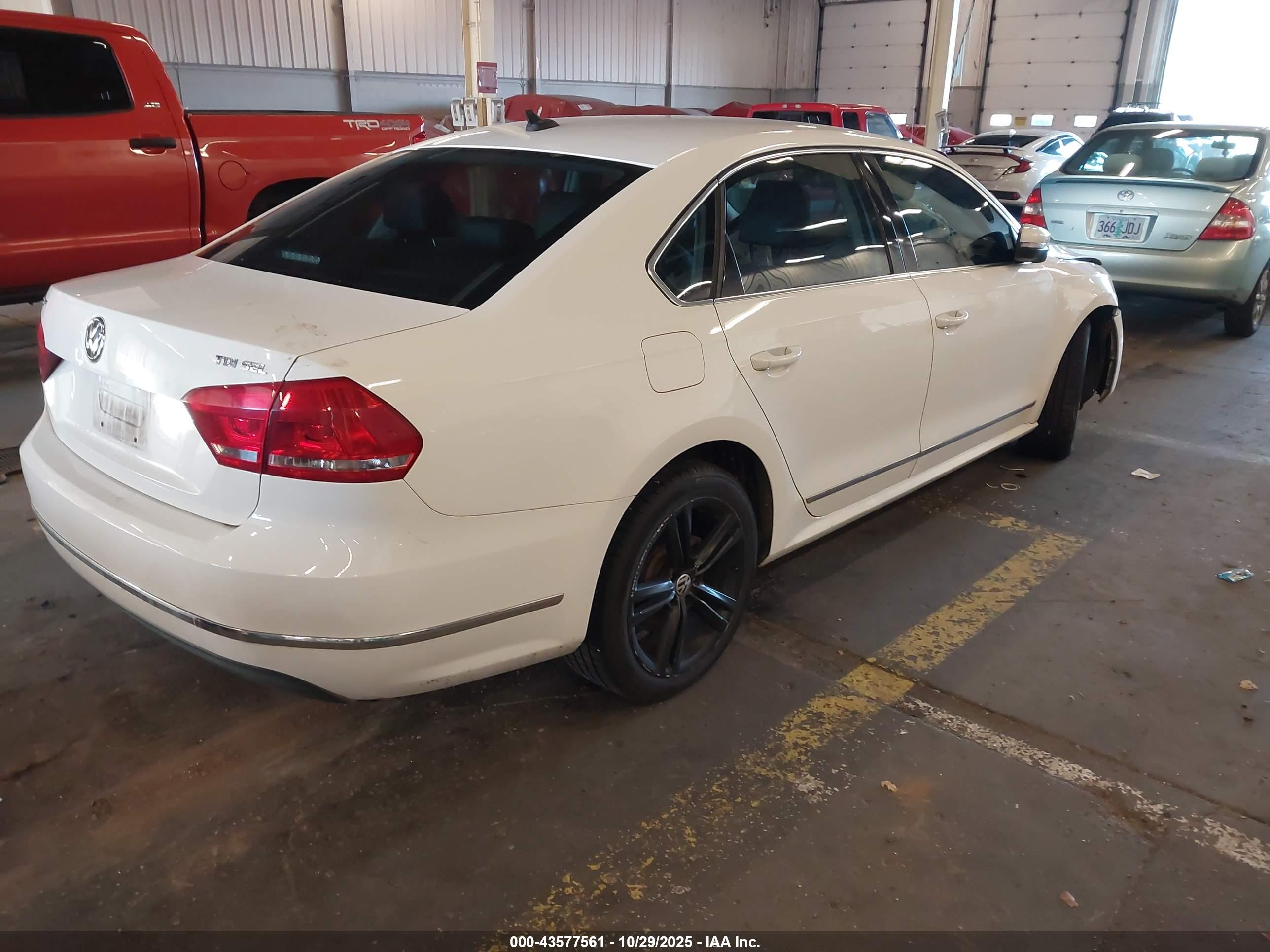 VOLKSWAGEN PASSAT image 4