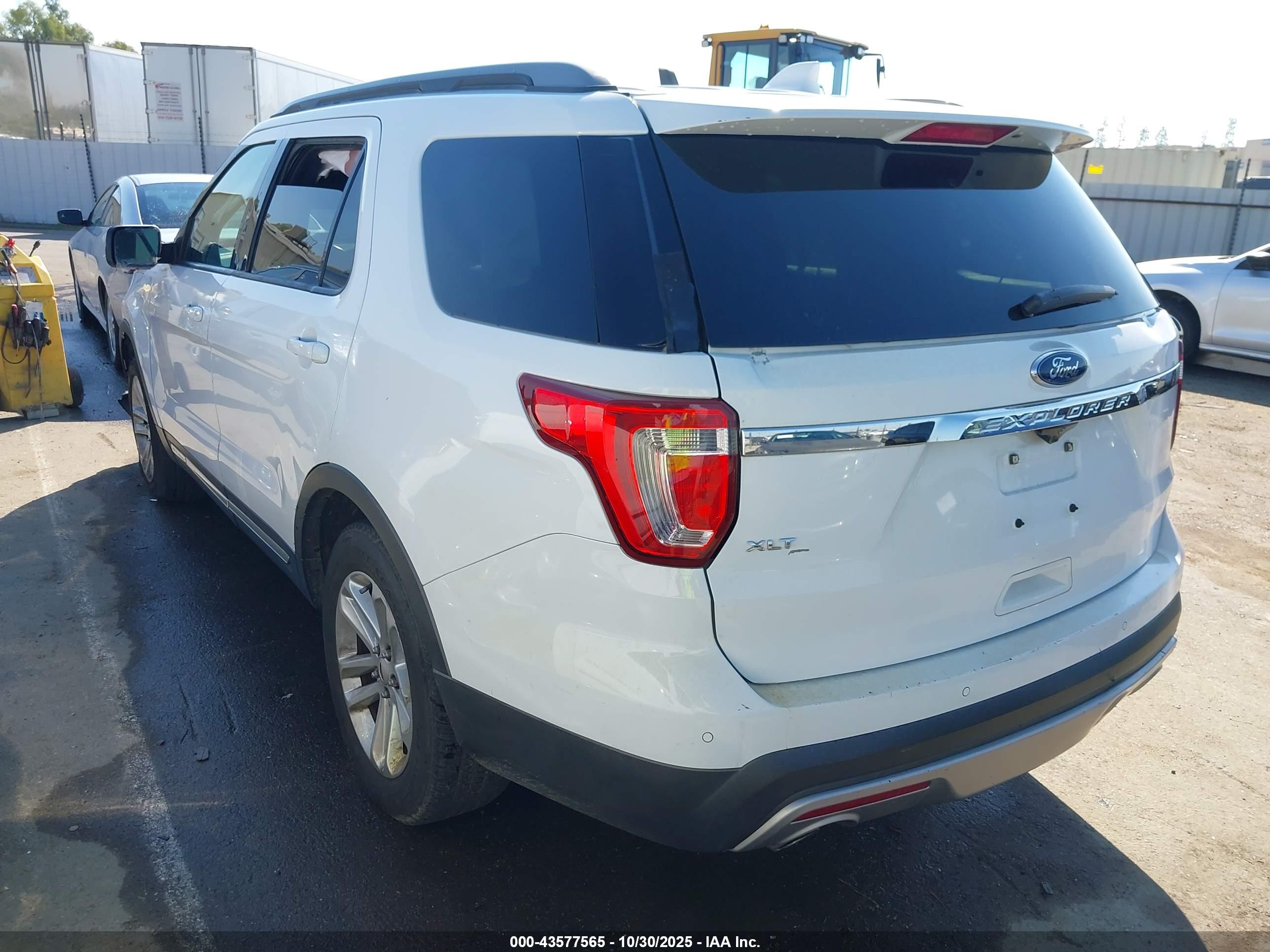 FORD EXPLORER image 3