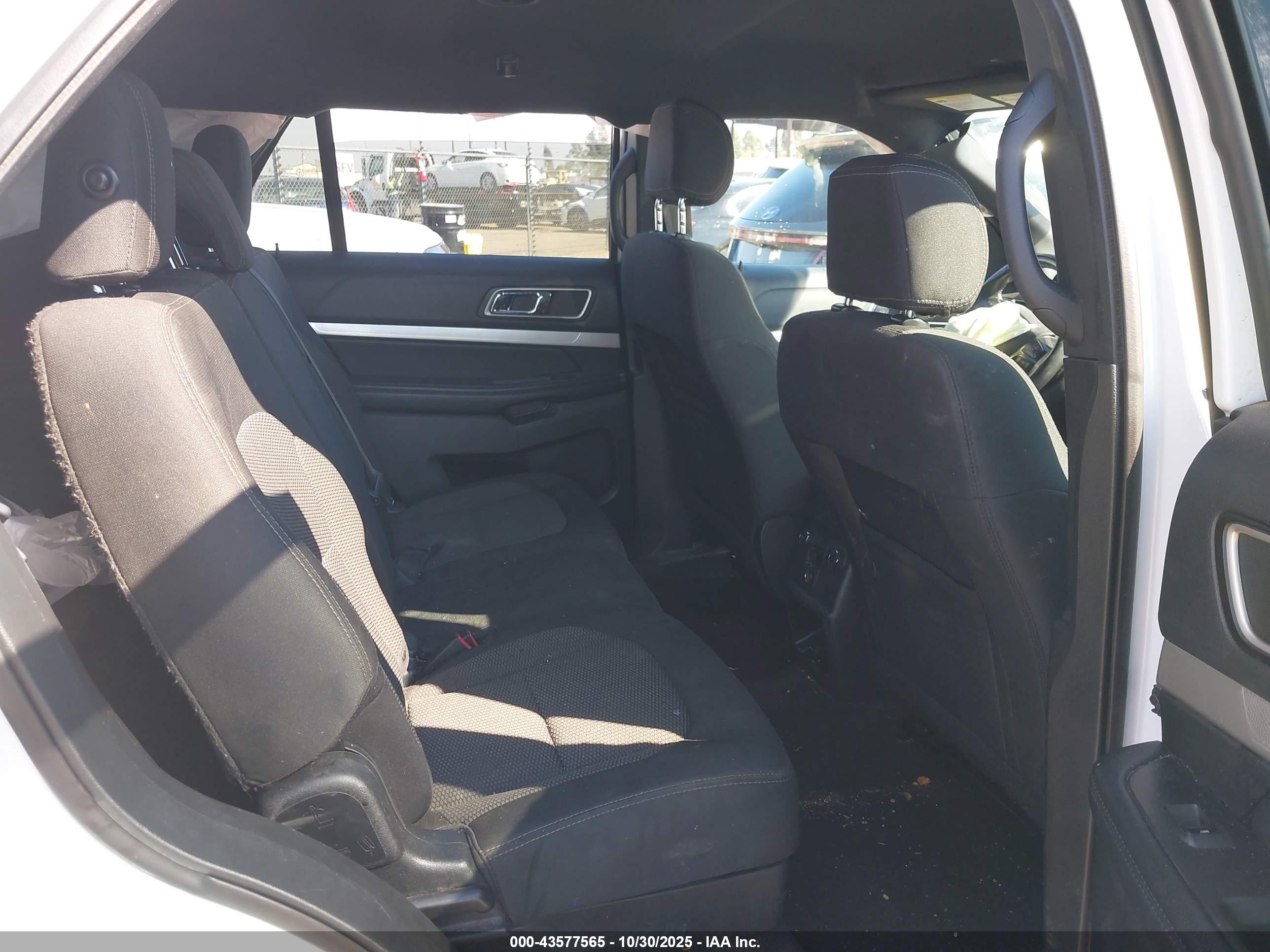 FORD EXPLORER image 8
