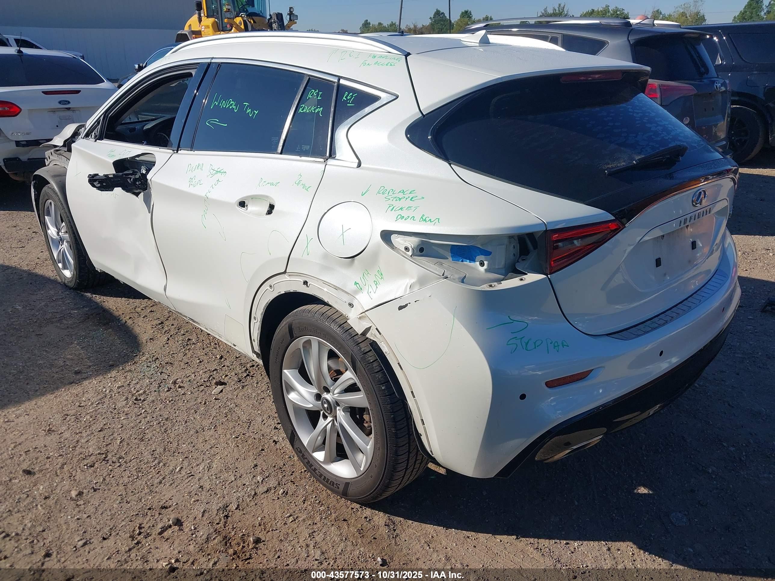INFINITI QX30 image 3