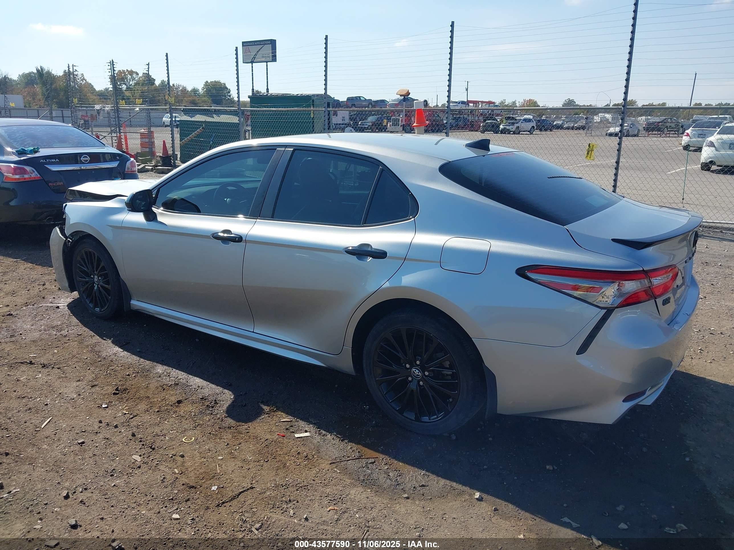 TOYOTA CAMRY image 3