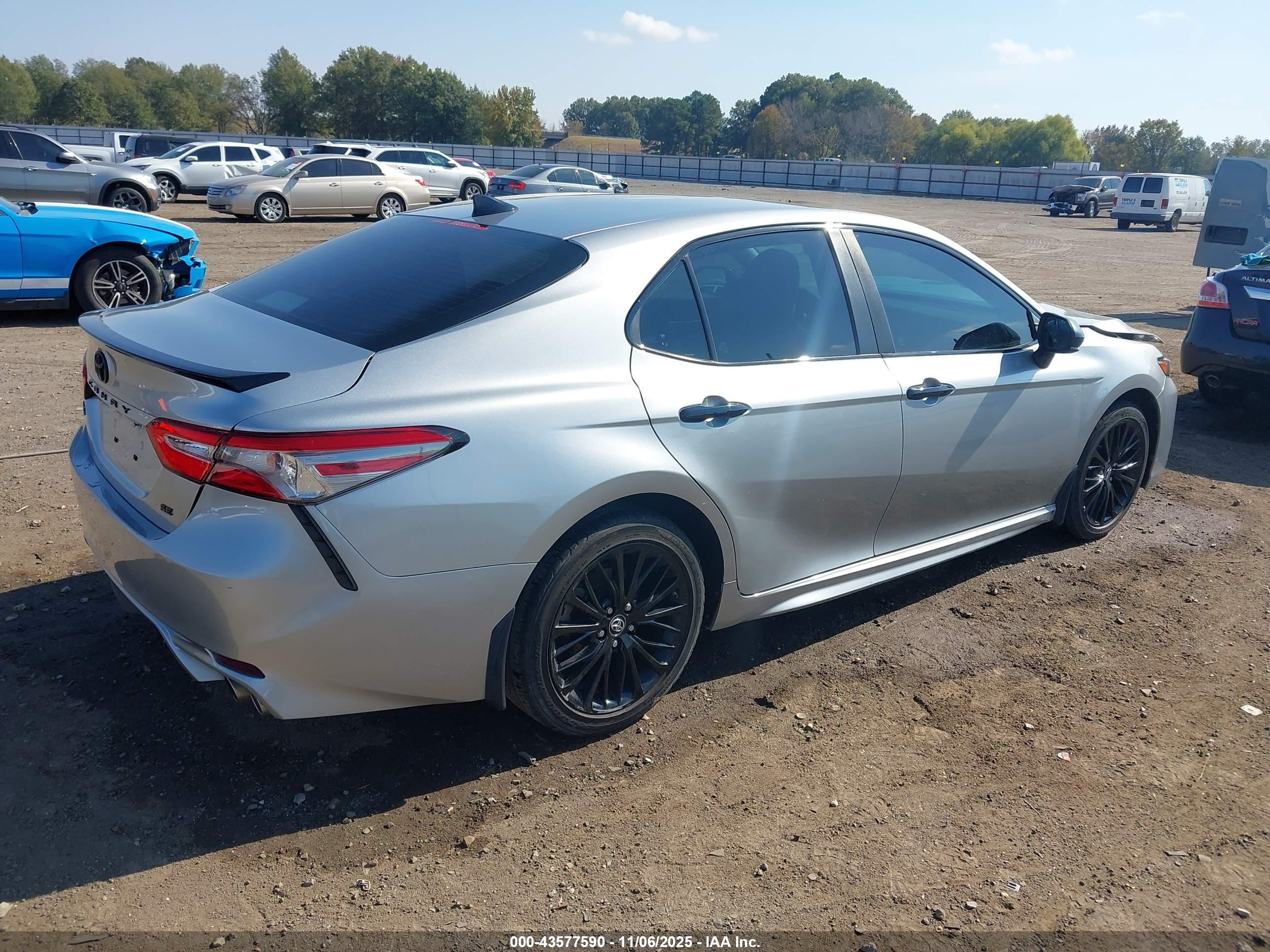 TOYOTA CAMRY image 4