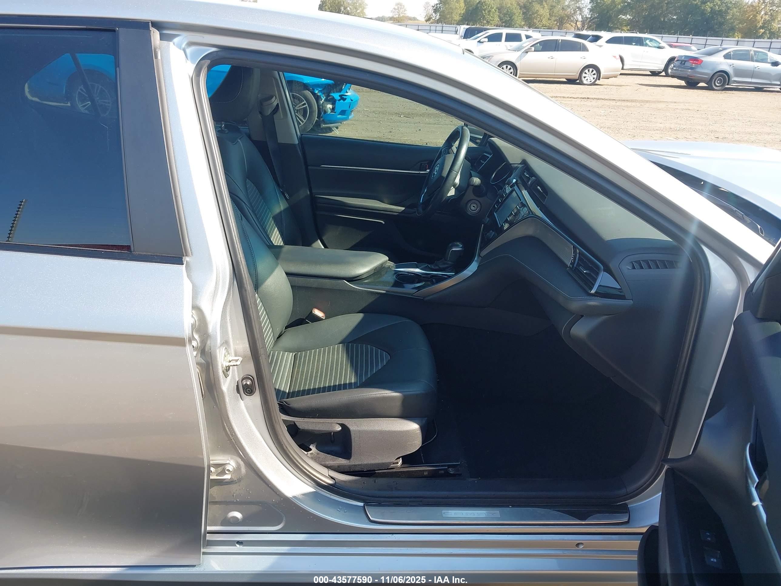 TOYOTA CAMRY image 5