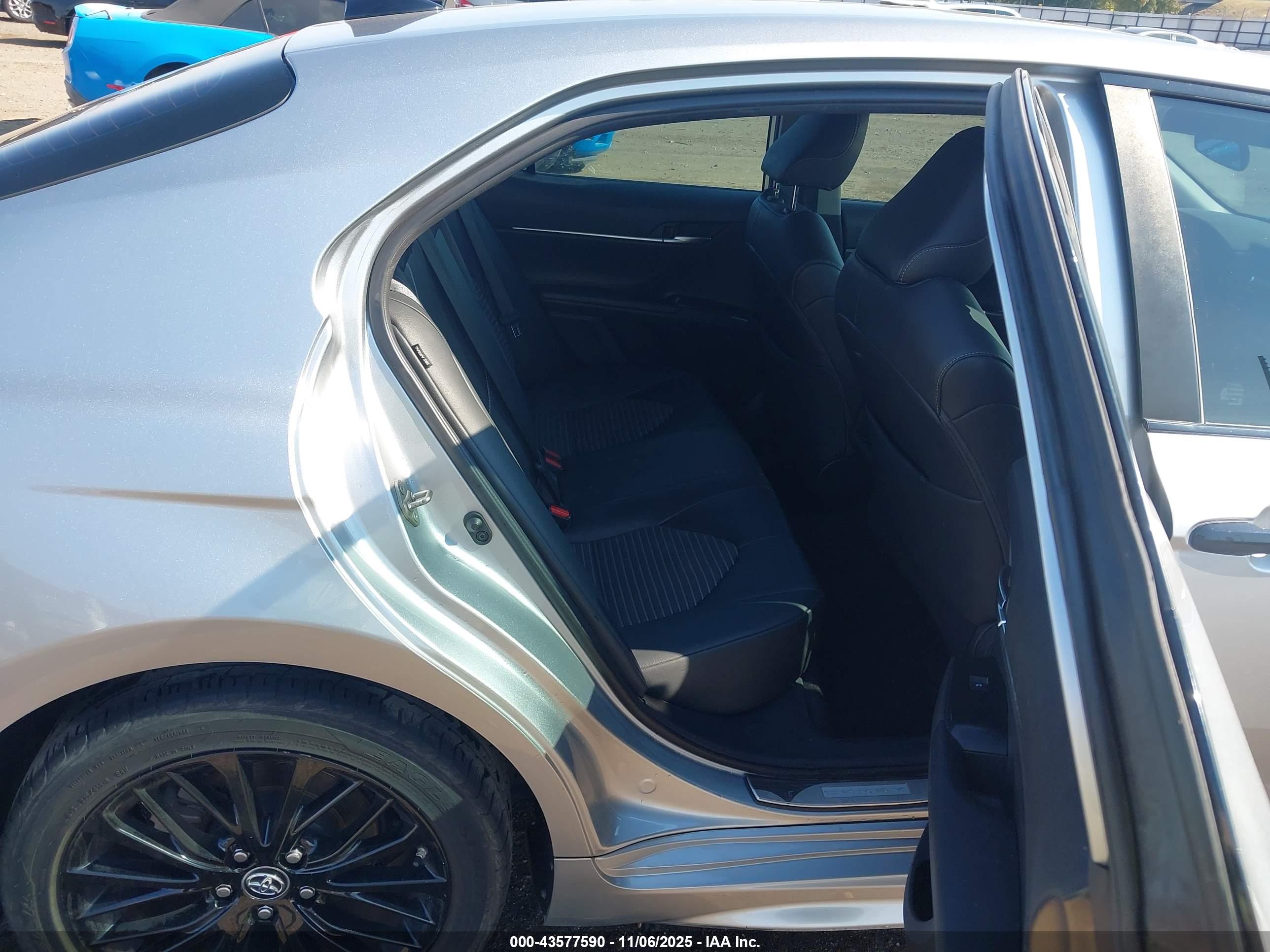 TOYOTA CAMRY image 8