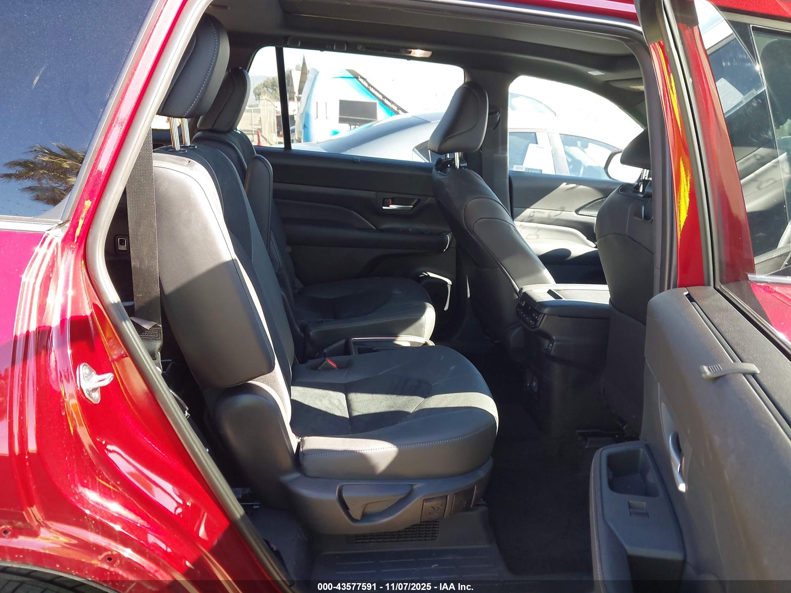 TOYOTA GRAND image 8