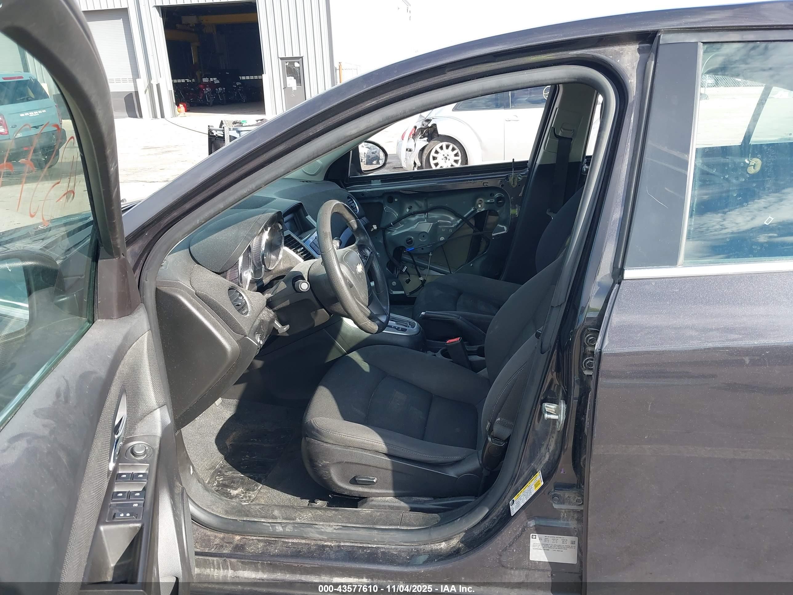 CHEVROLET CRUZE image 5