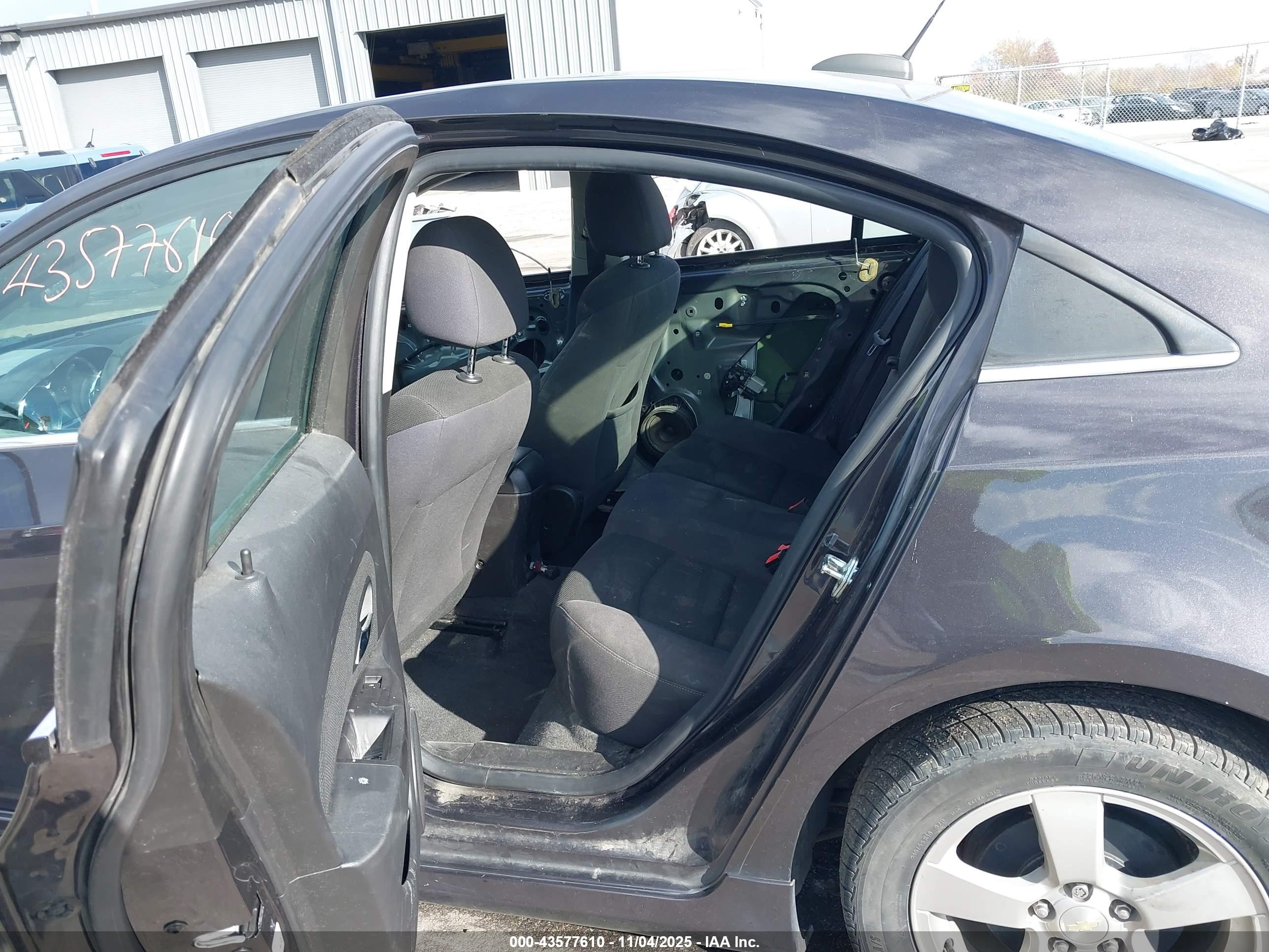 CHEVROLET CRUZE image 8