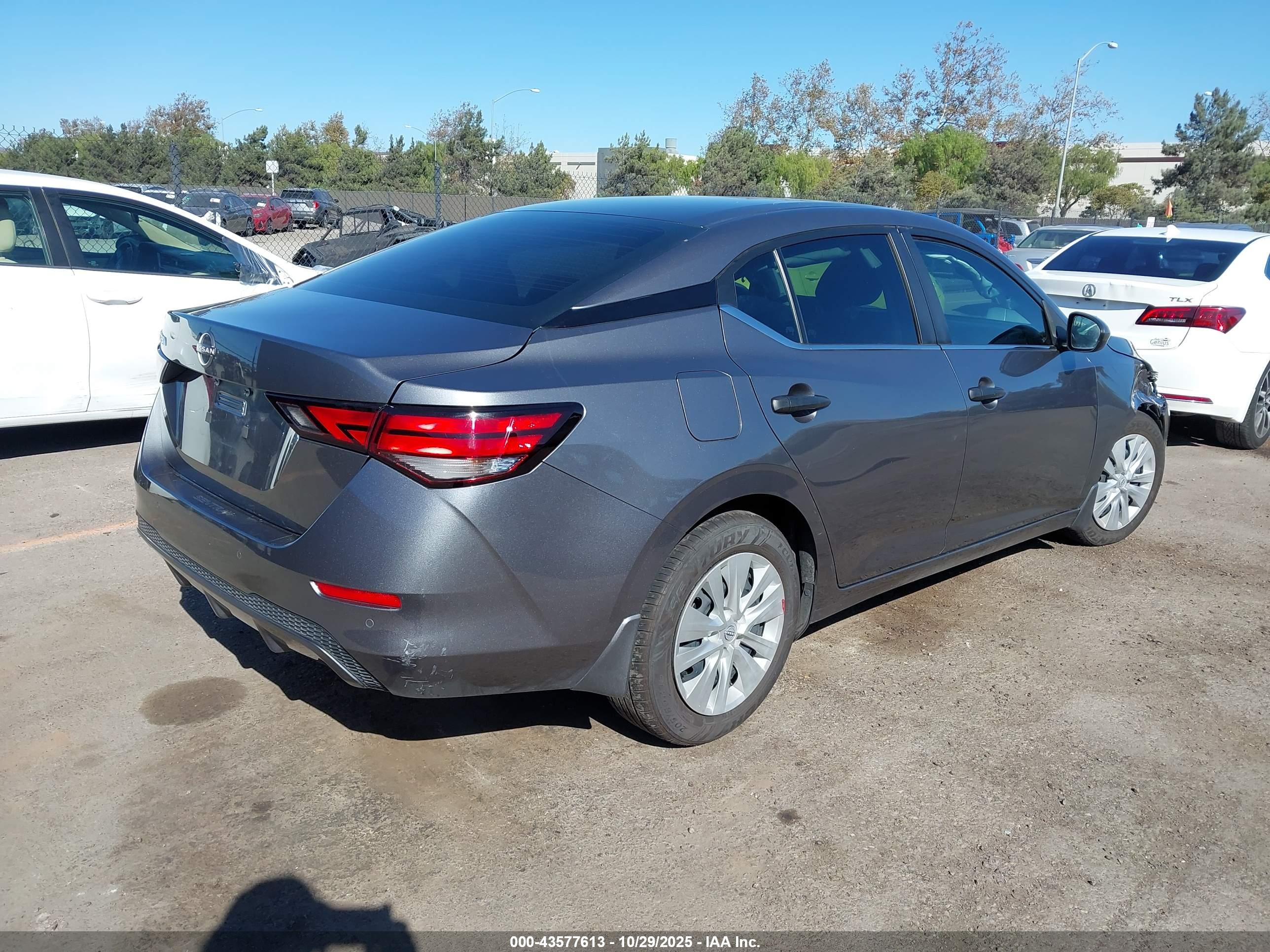 NISSAN SENTRA image 4