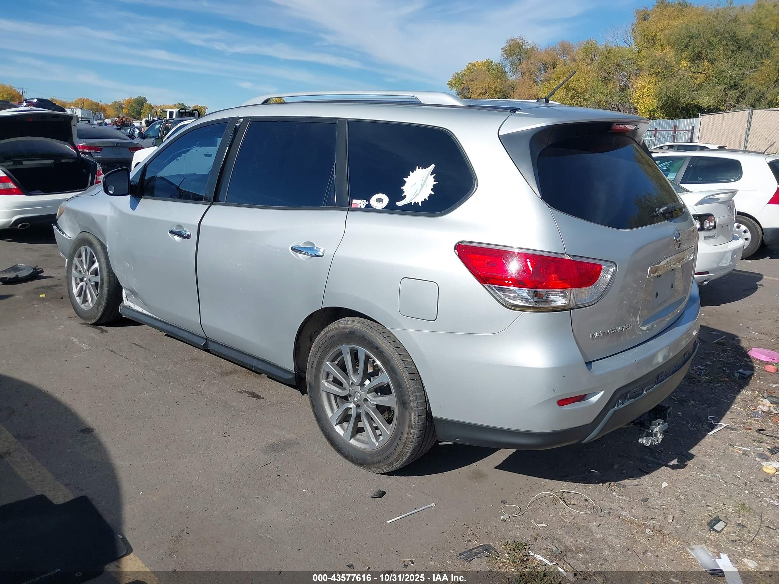 NISSAN PATHFINDER image 3