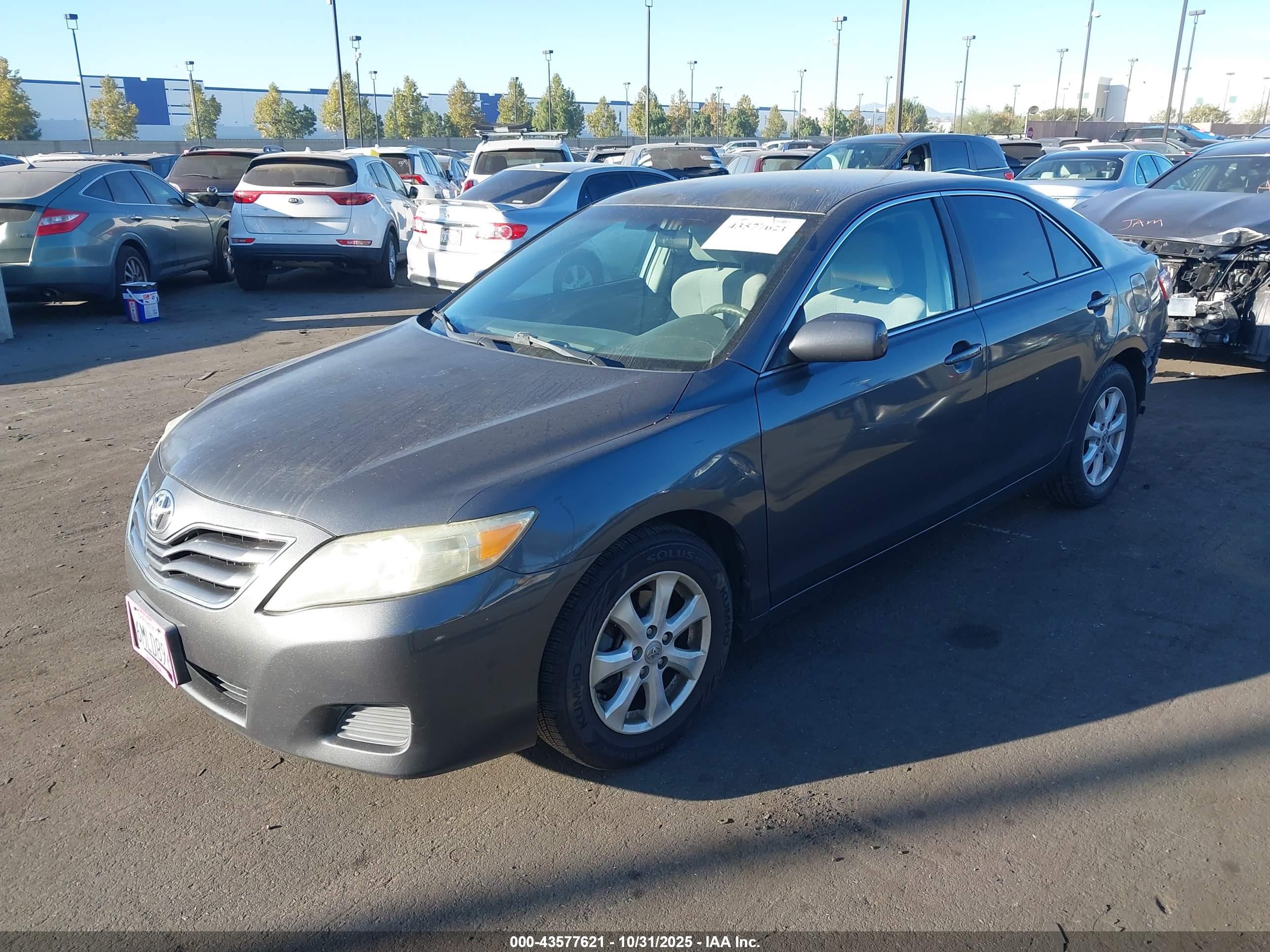 TOYOTA CAMRY image 2