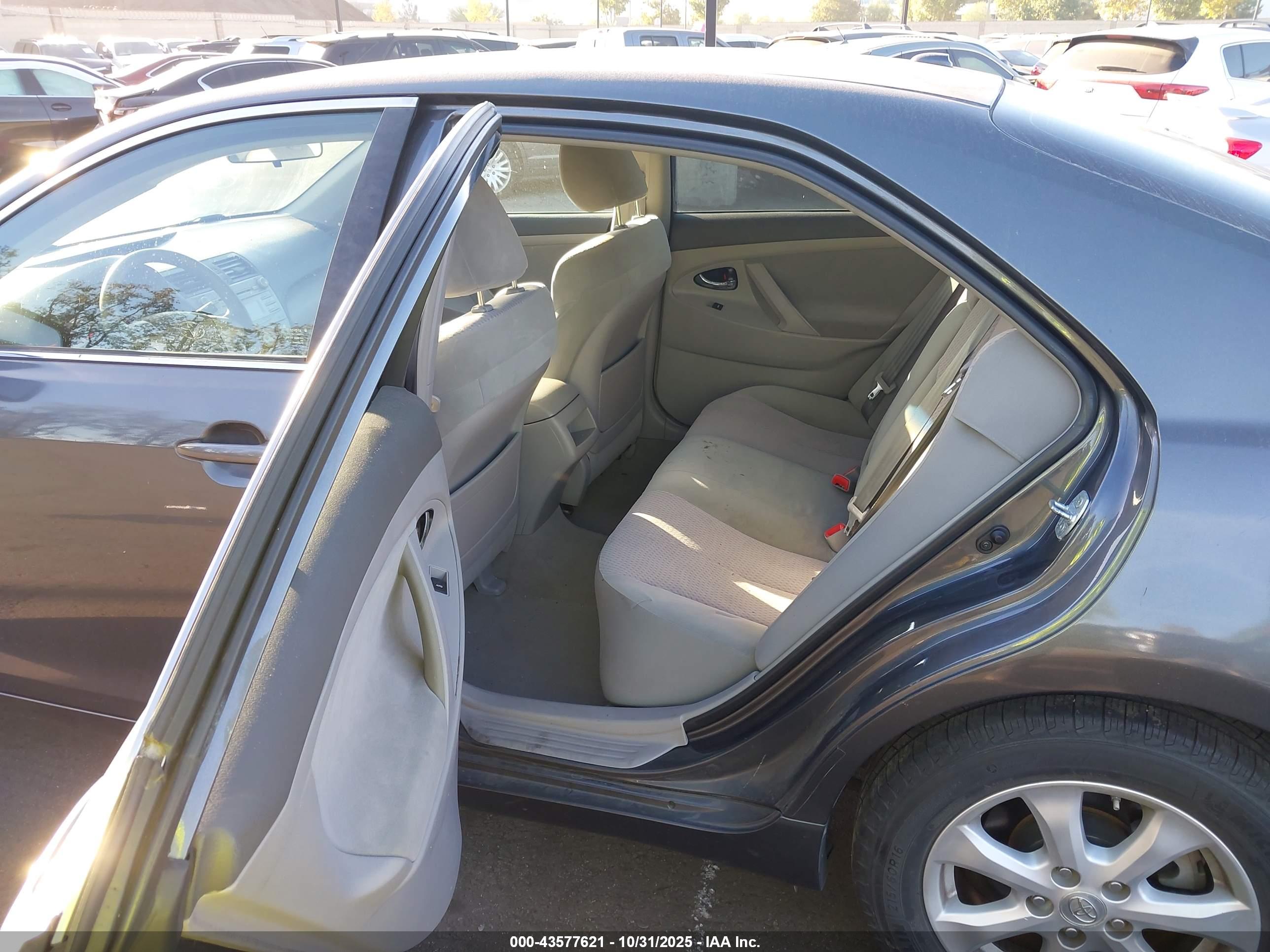 TOYOTA CAMRY image 8