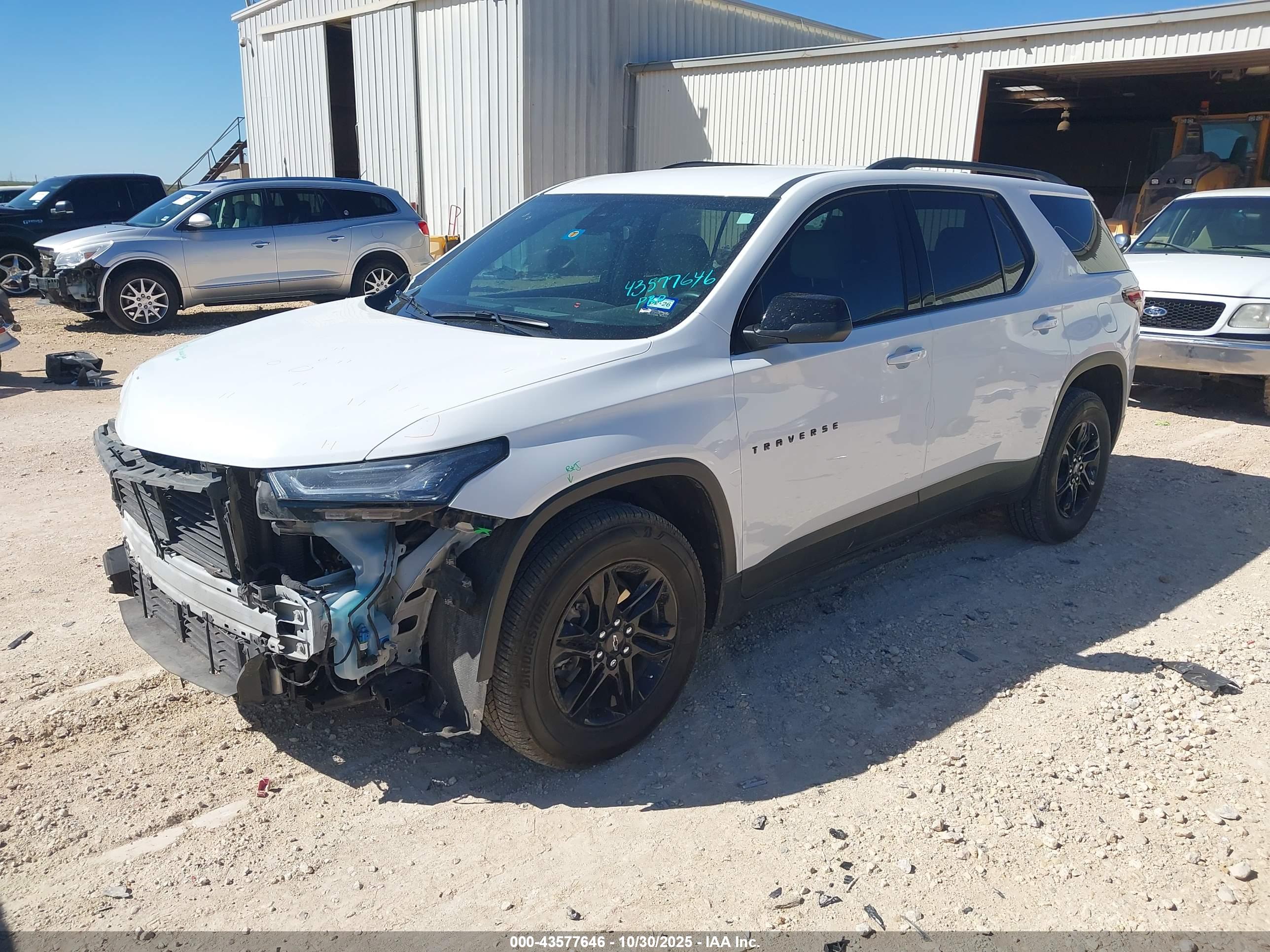 CHEVROLET TRAVERSE image 2
