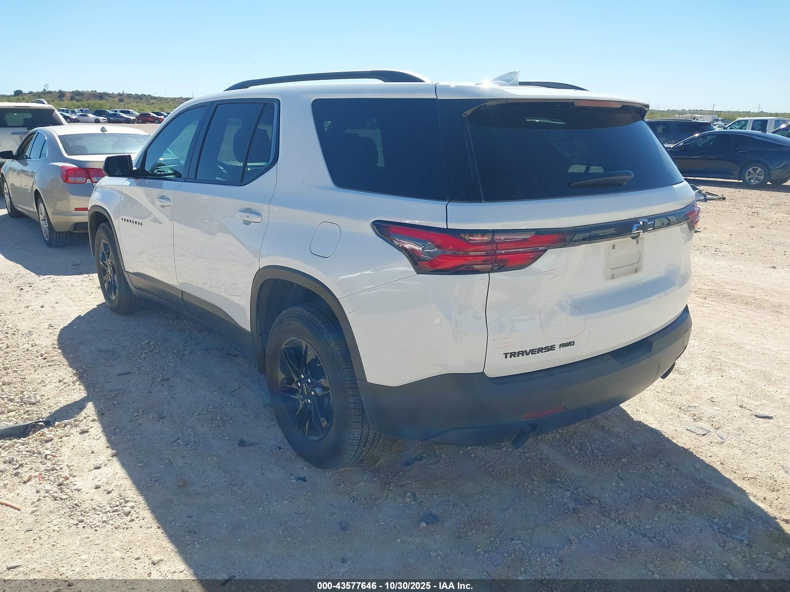 CHEVROLET TRAVERSE image 3
