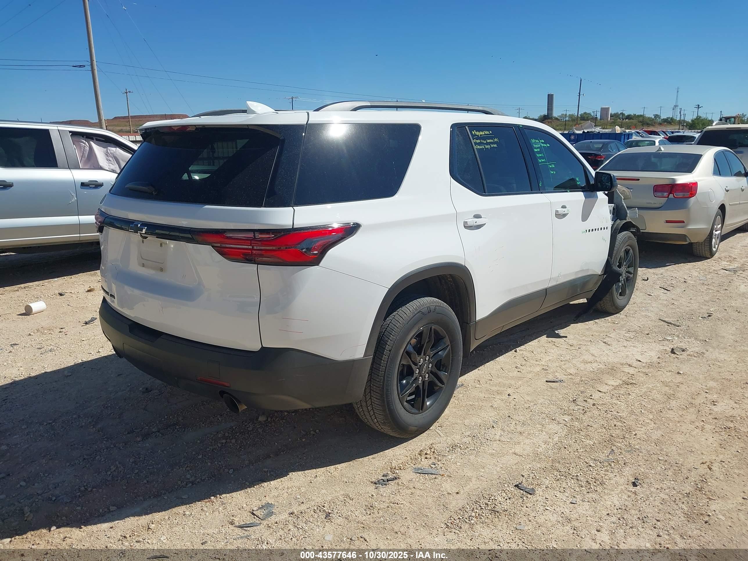 CHEVROLET TRAVERSE image 4
