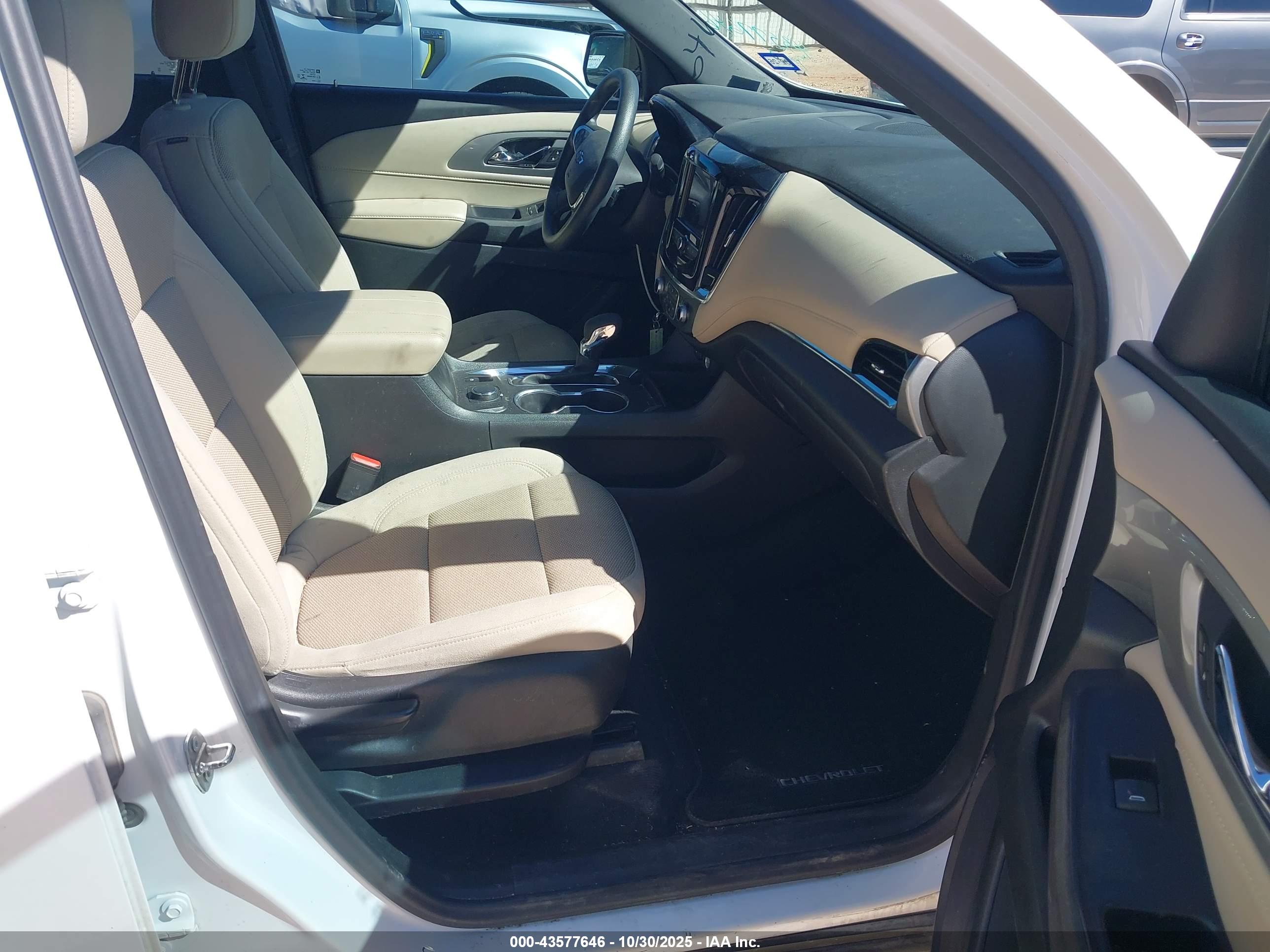 CHEVROLET TRAVERSE image 5