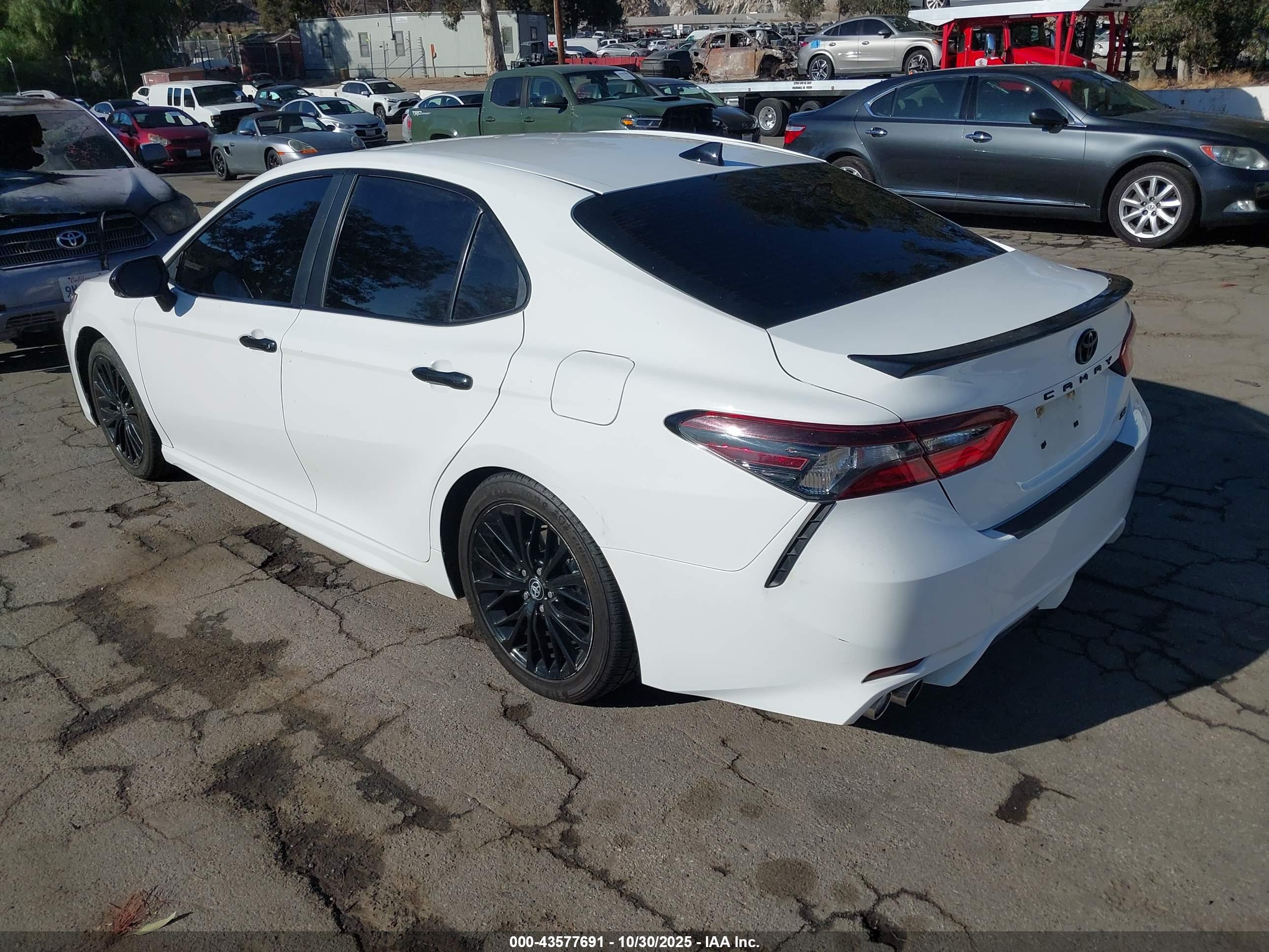 TOYOTA CAMRY image 3