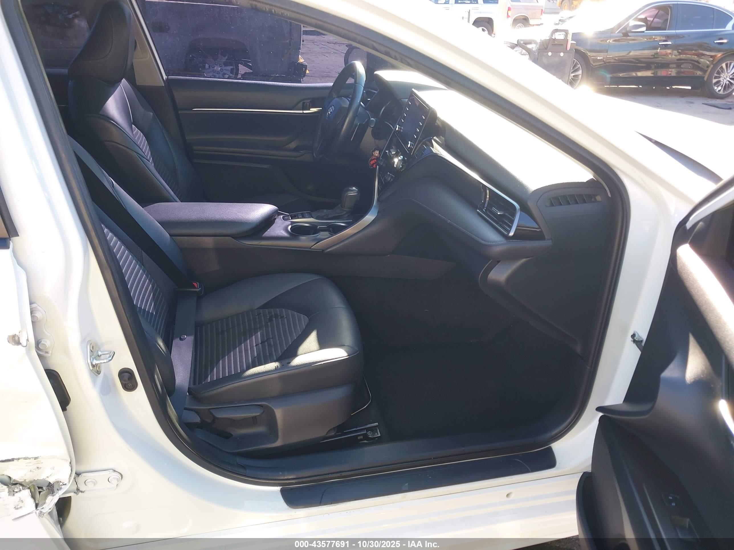 TOYOTA CAMRY image 5
