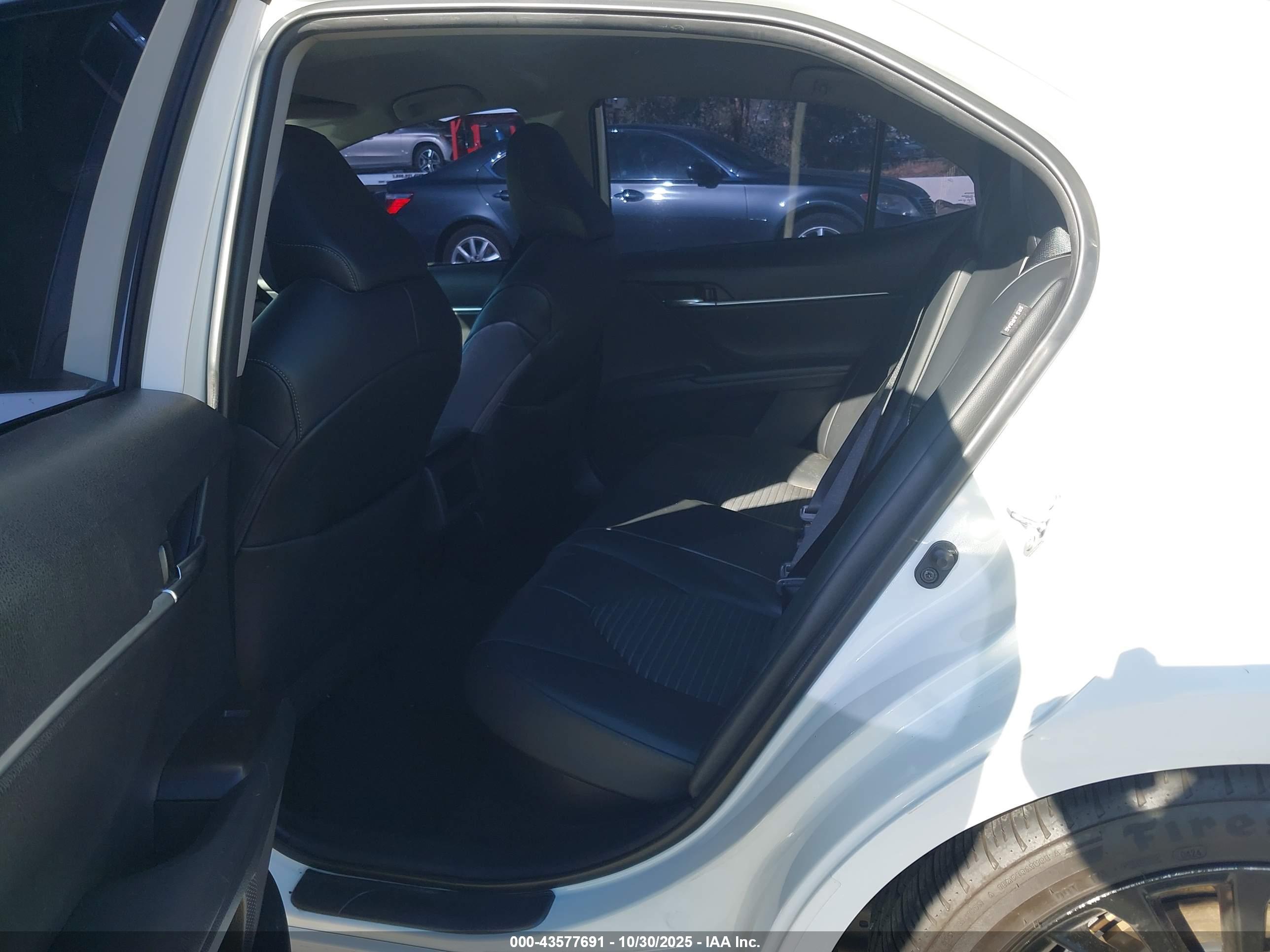 TOYOTA CAMRY image 8