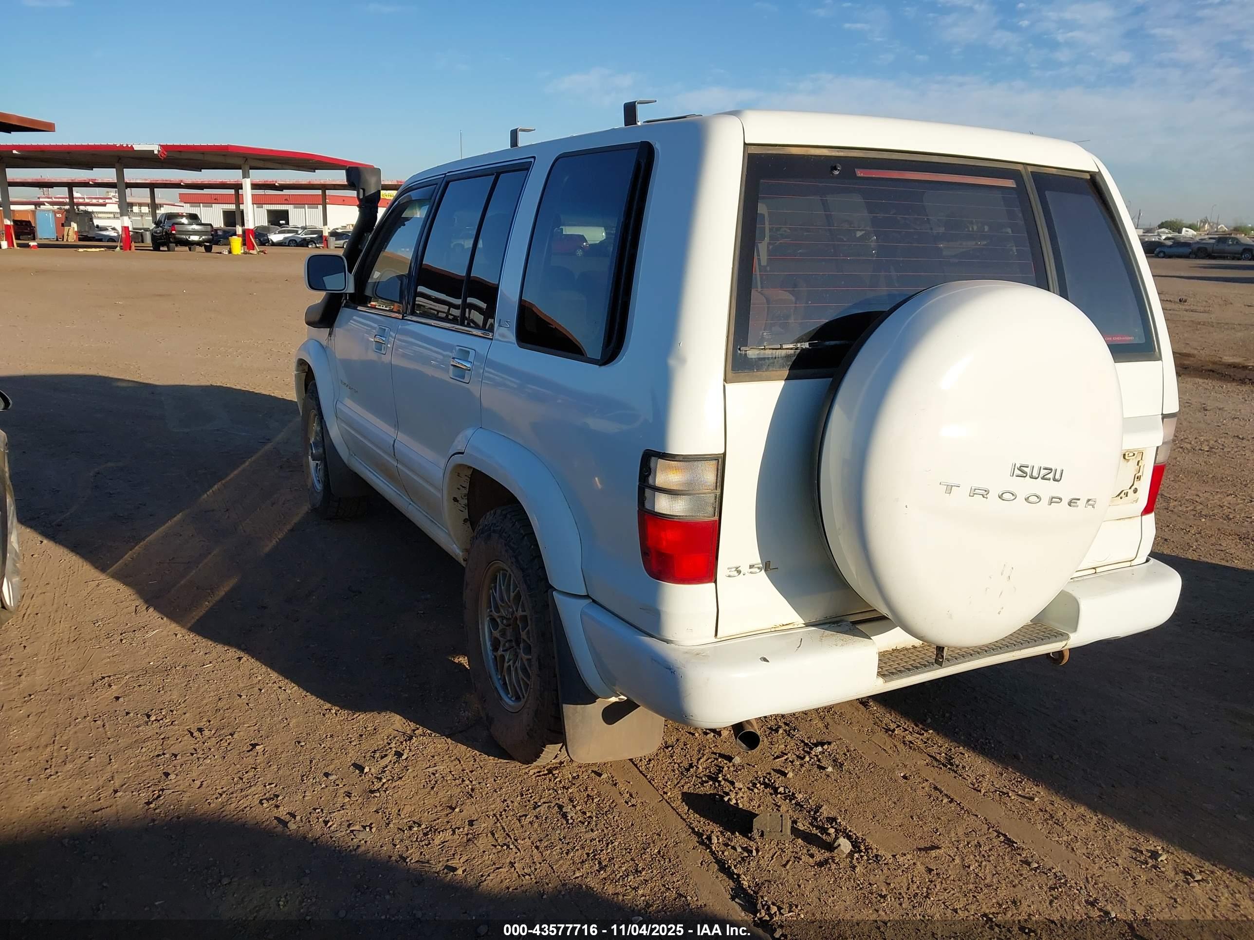ISUZU TROOPER image 3