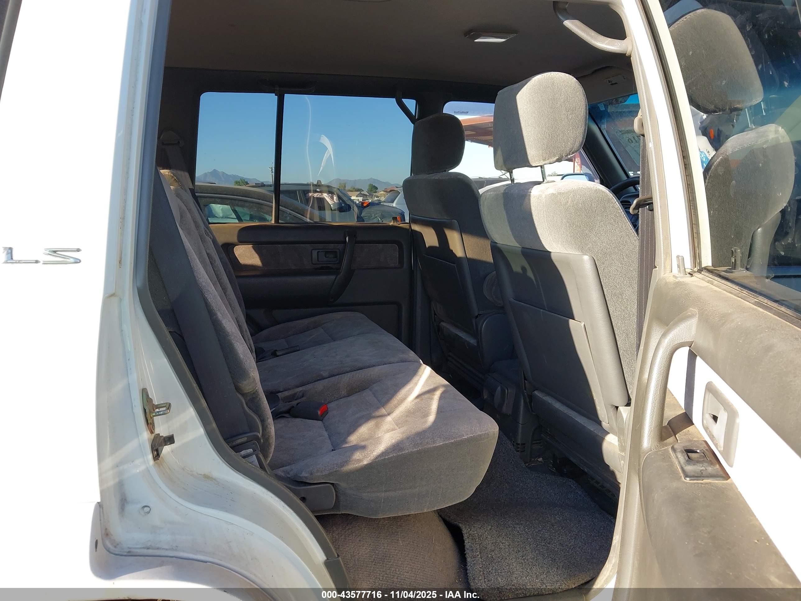 ISUZU TROOPER image 8
