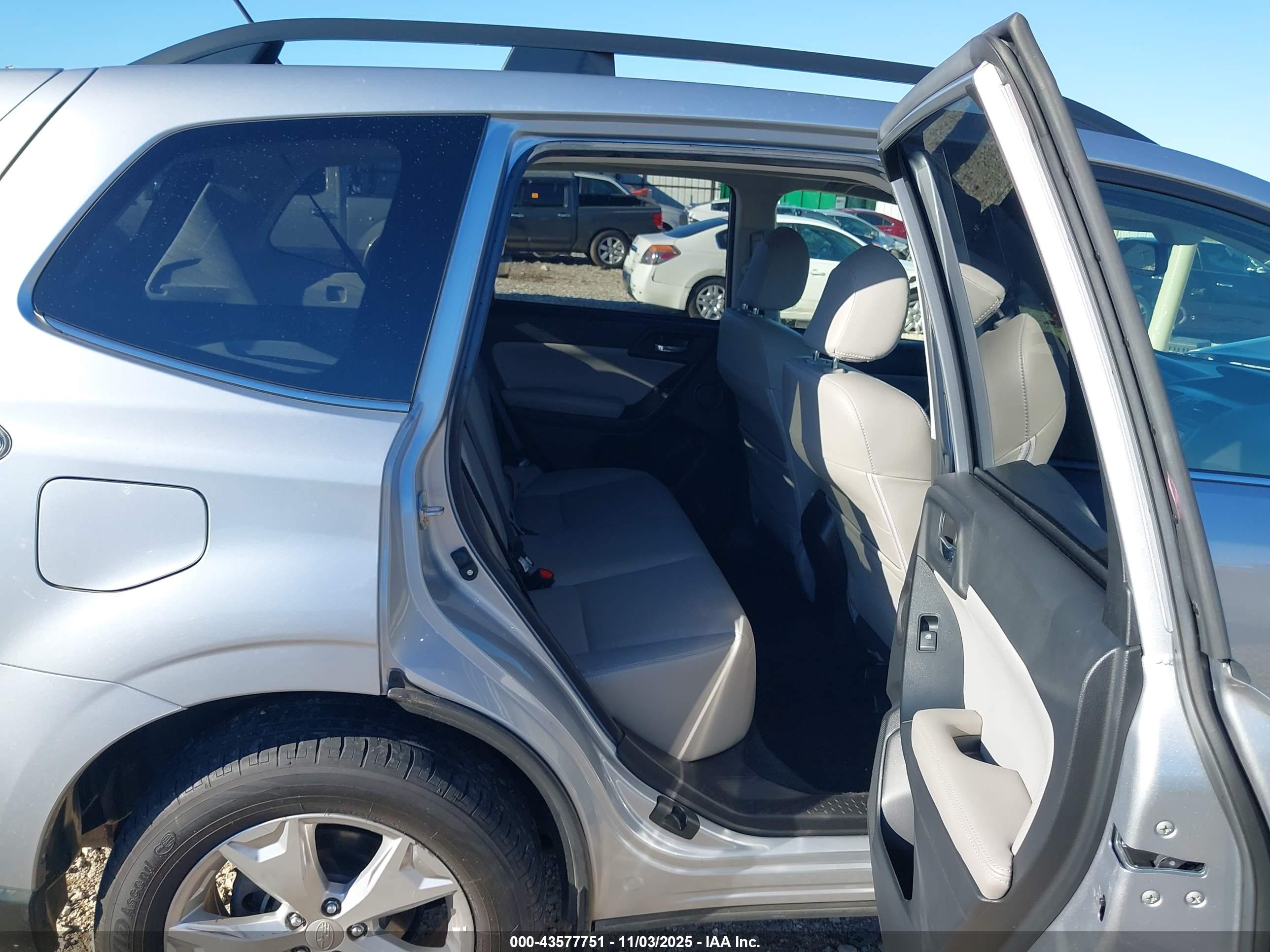 SUBARU FORESTER image 8