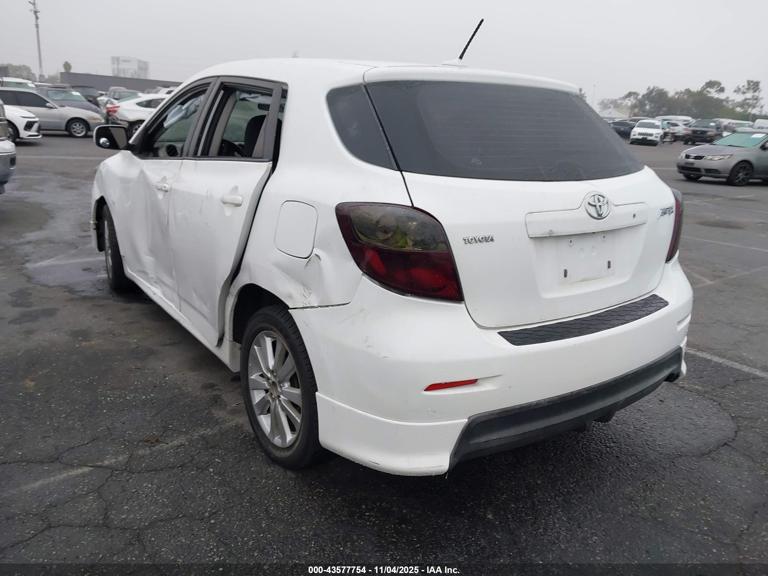 TOYOTA MATRIX image 3