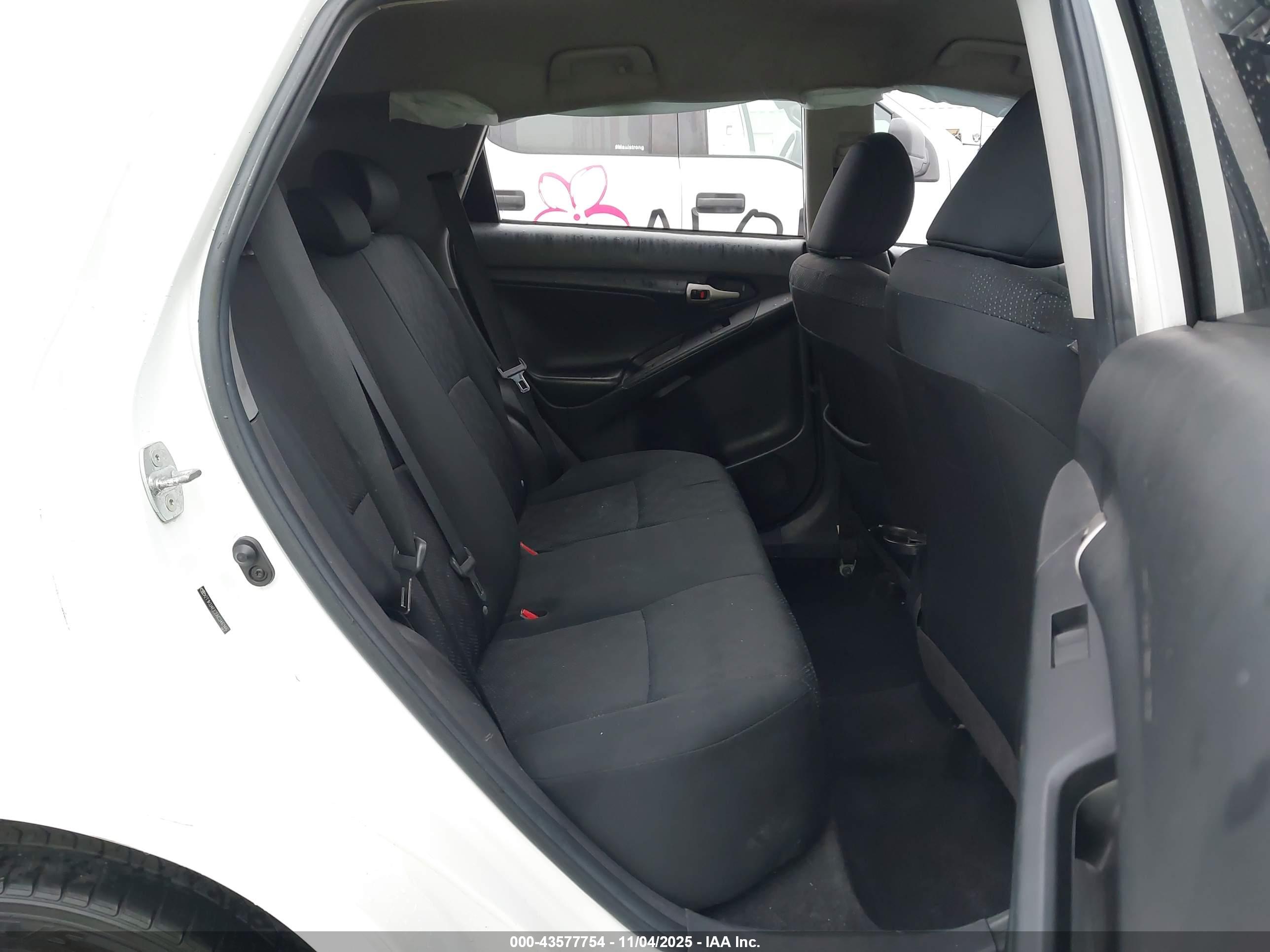 TOYOTA MATRIX image 8