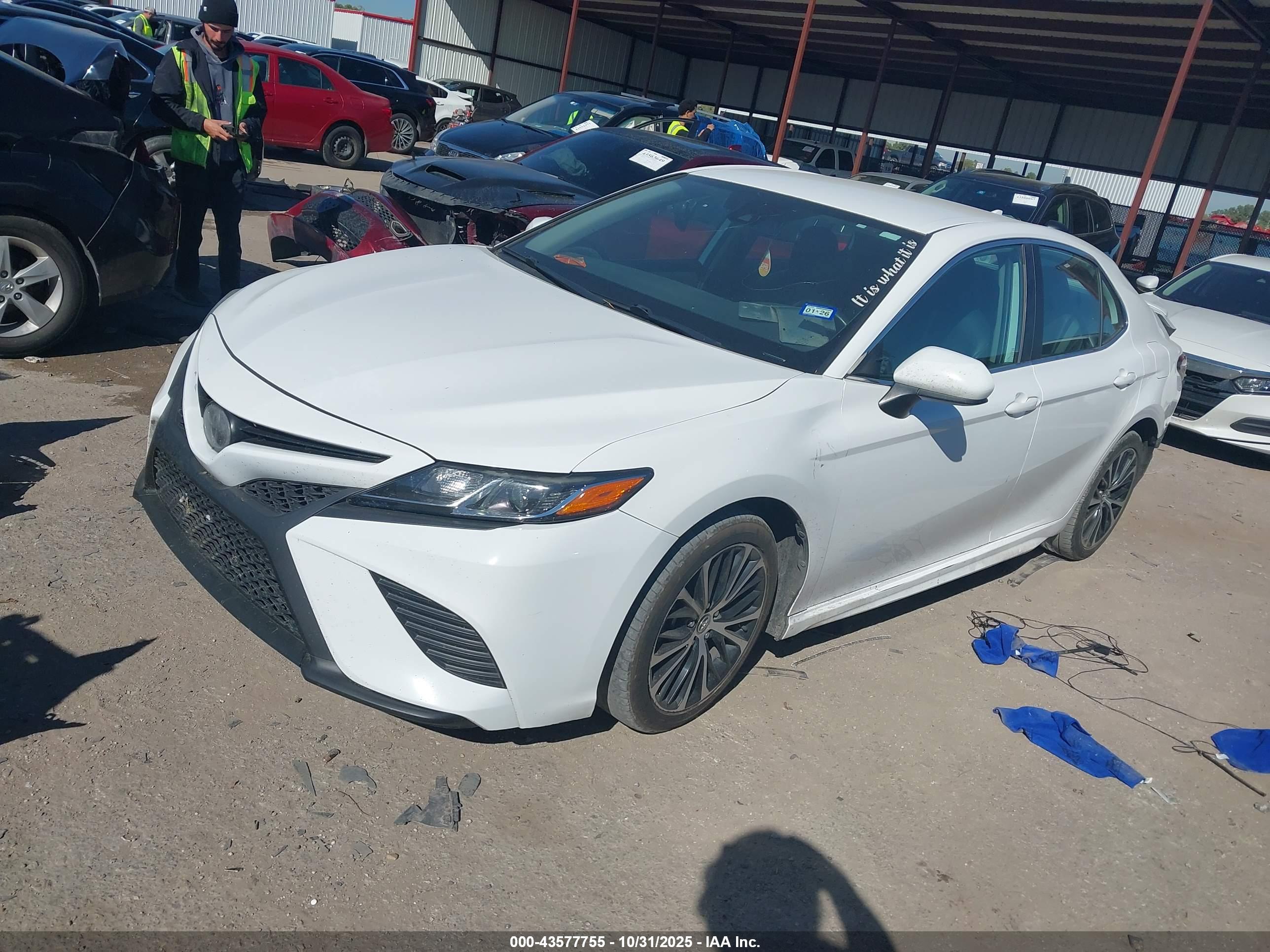 TOYOTA CAMRY image 2