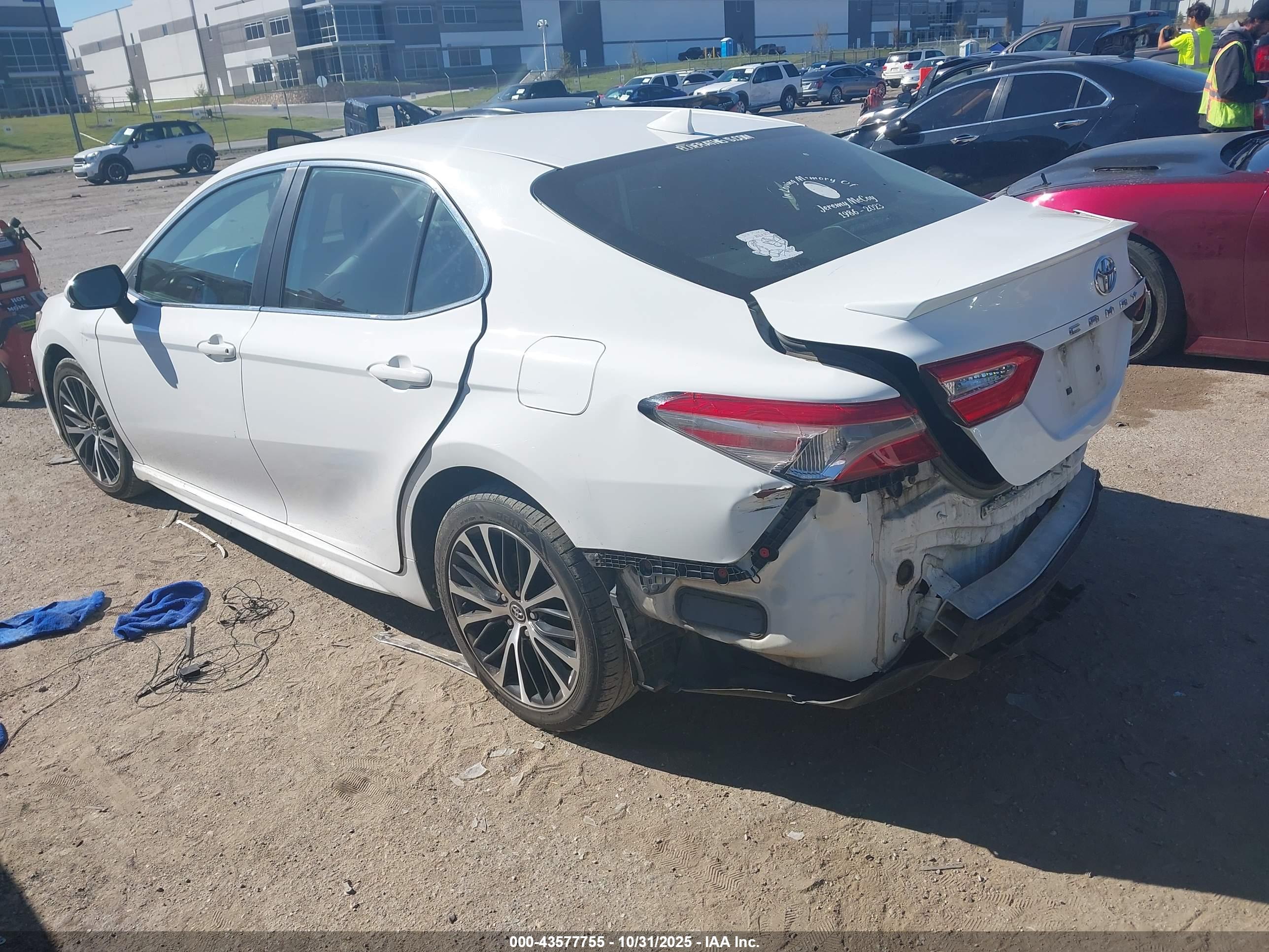 TOYOTA CAMRY image 3