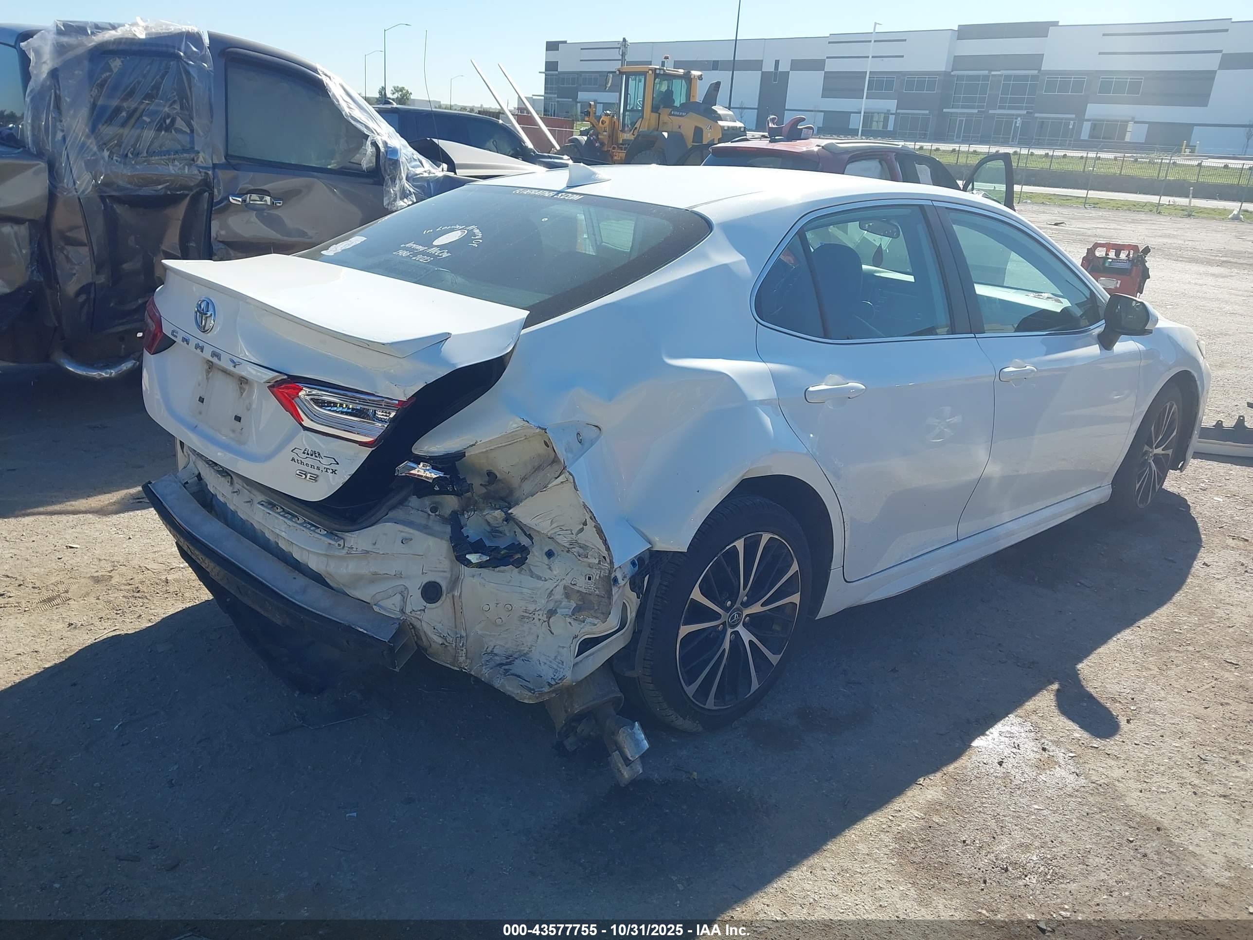 TOYOTA CAMRY image 4