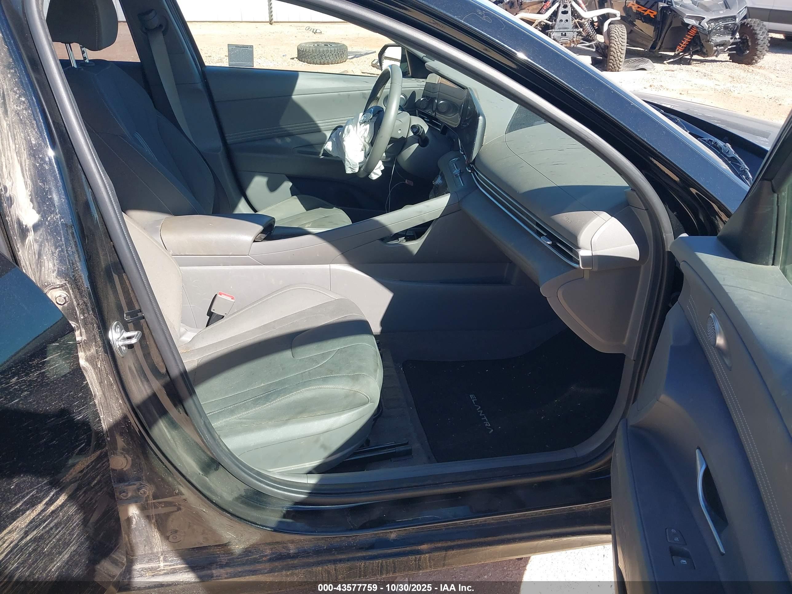 HYUNDAI ELANTRA image 5