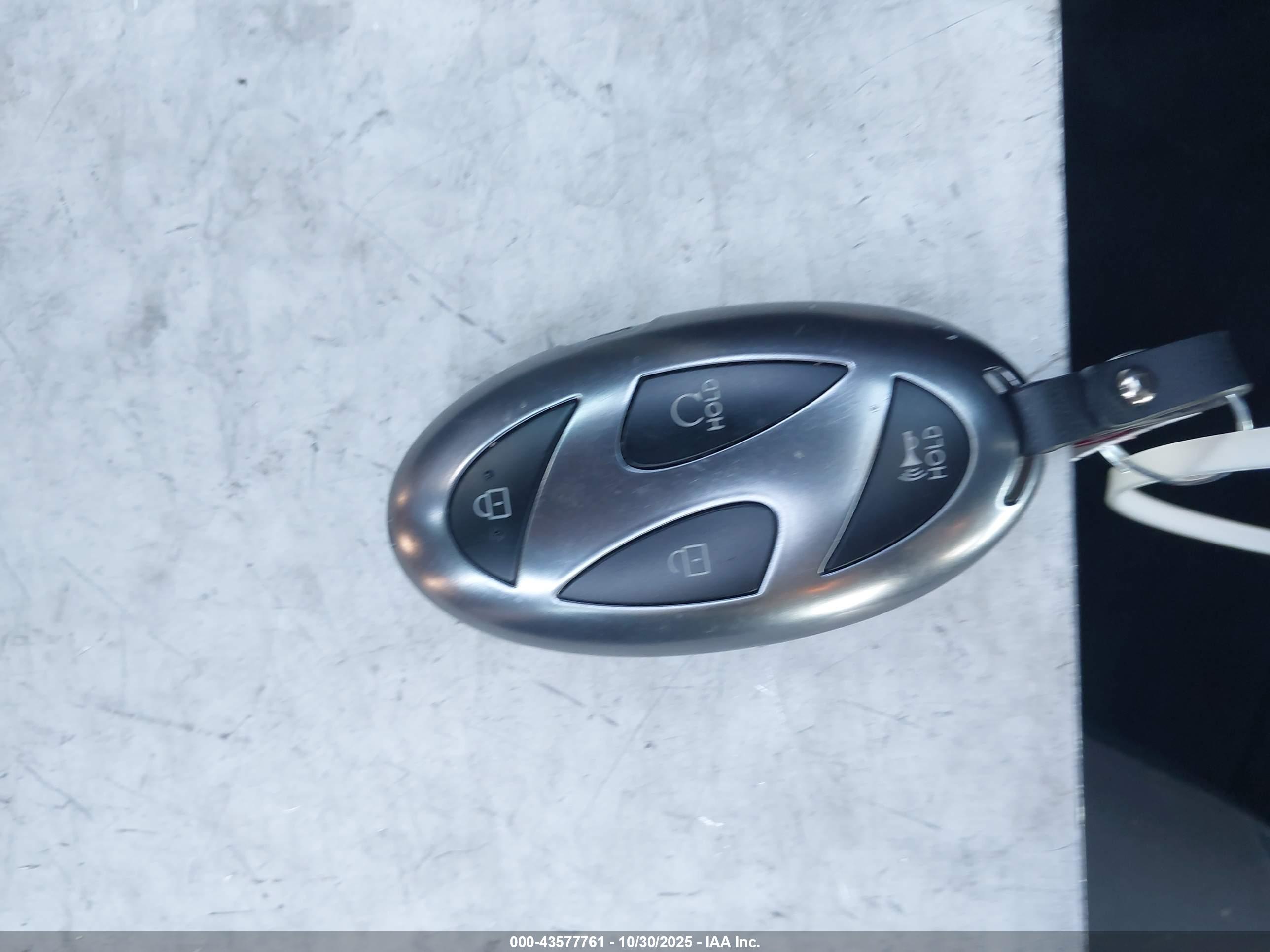 HYUNDAI ELANTRA image 11